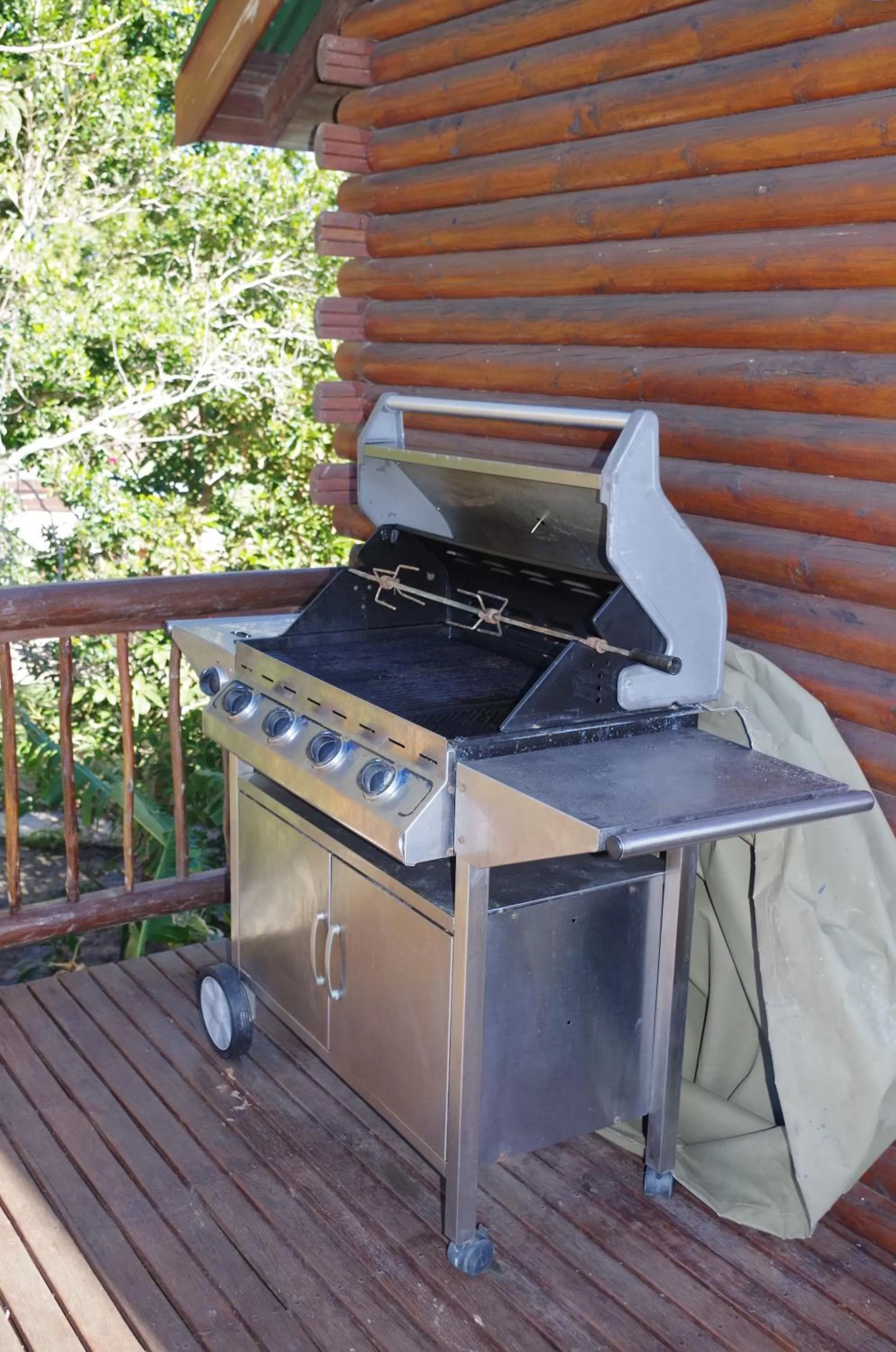 BBQ Facilities in Tertia's Logcabin