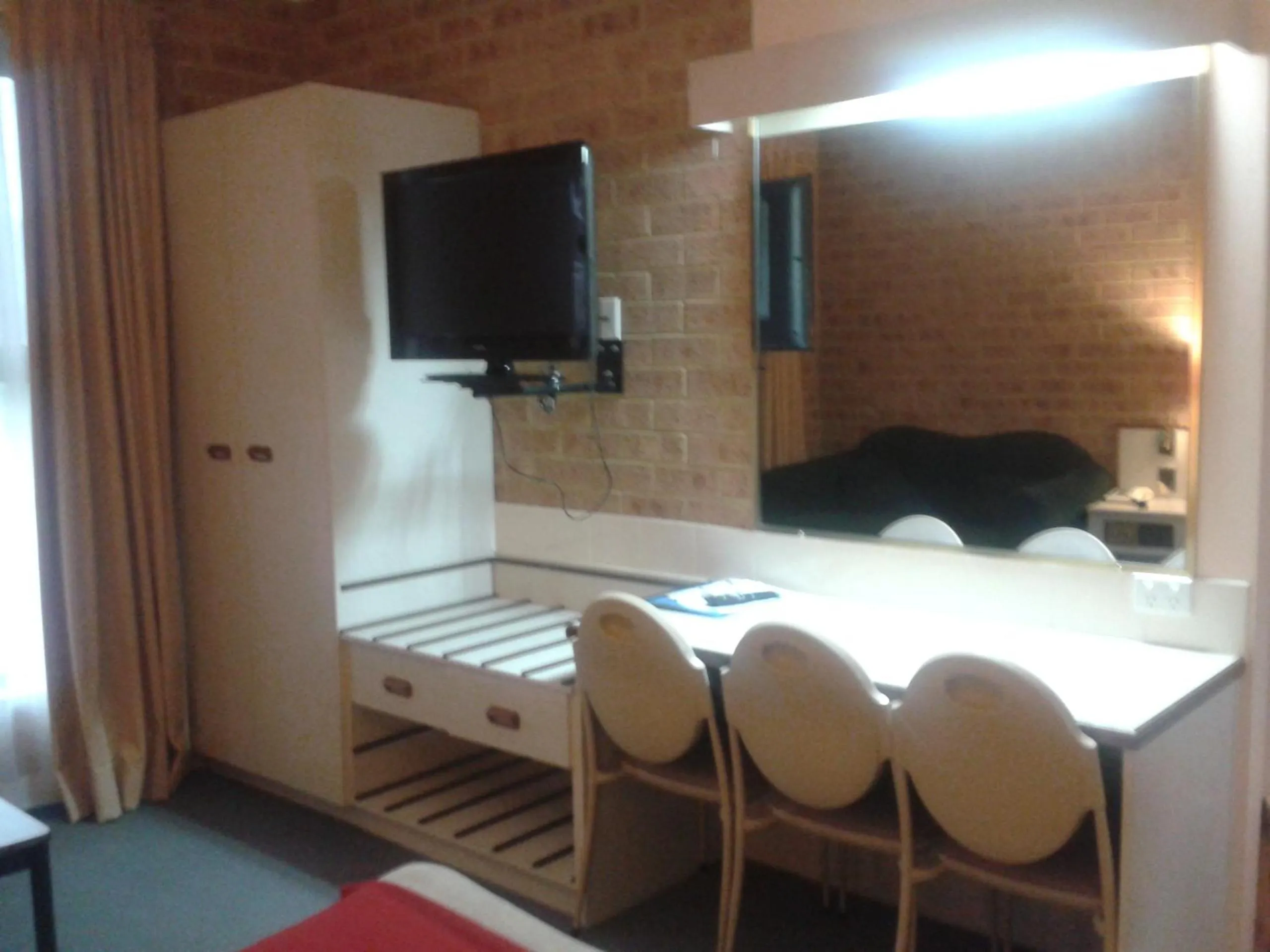 Decorative detail, Bed in Elsinor Motor Lodge