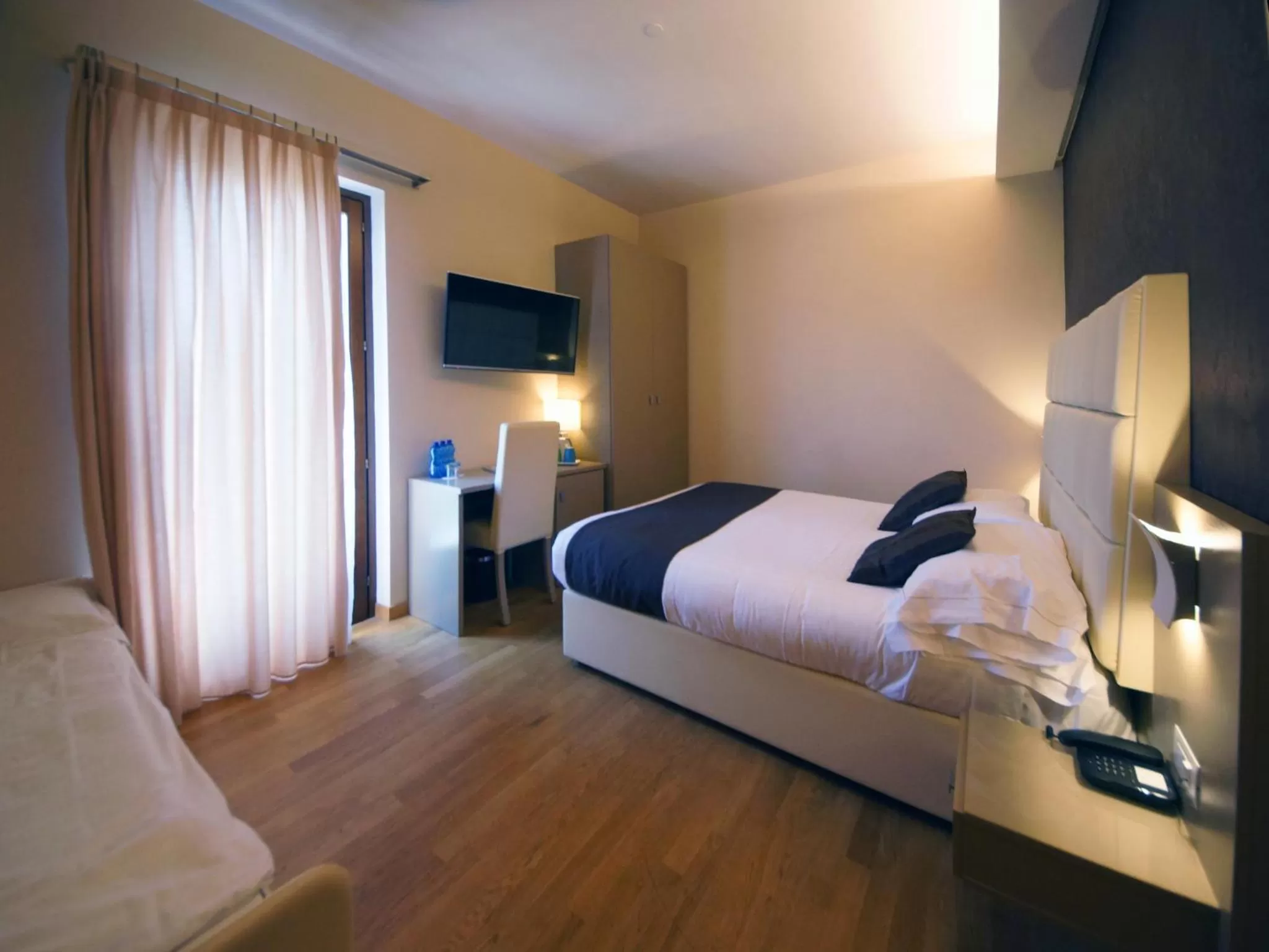 Photo of the whole room, Bed in Hotel Dori