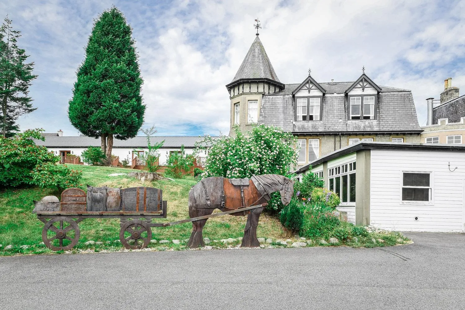 Property building in Boat Country Inn and Restaurant