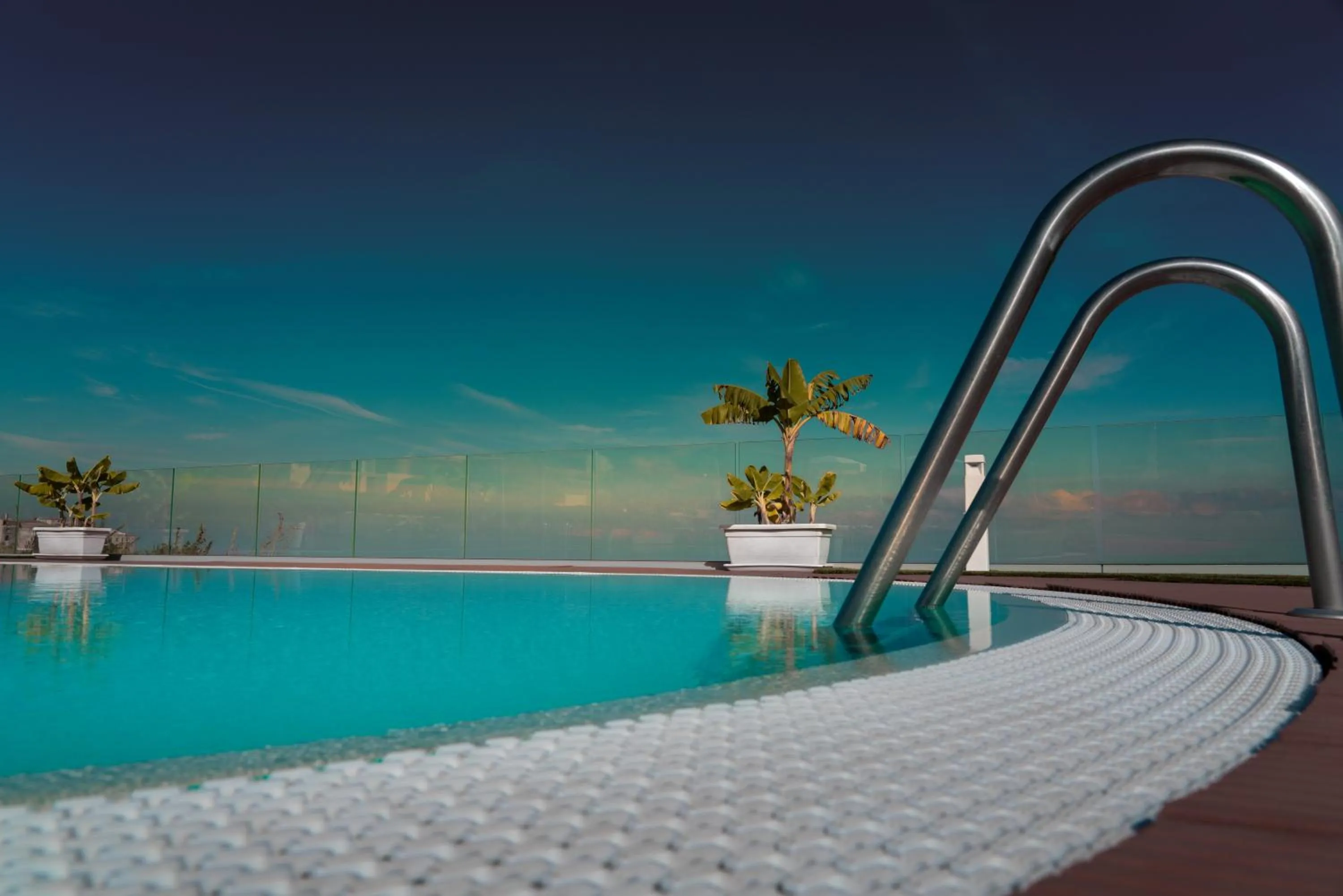 Pool view in Residence New Paradise