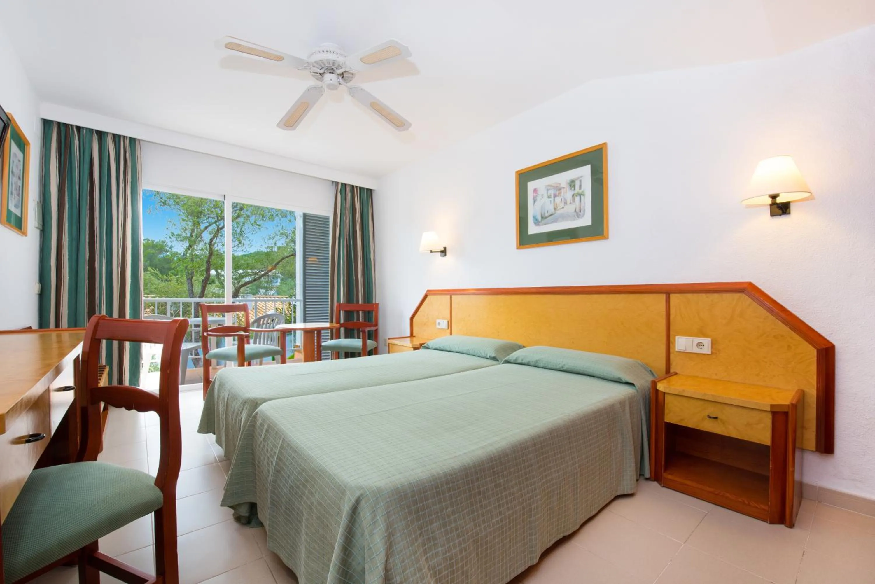 Bedroom in Hotel Cala Romántica