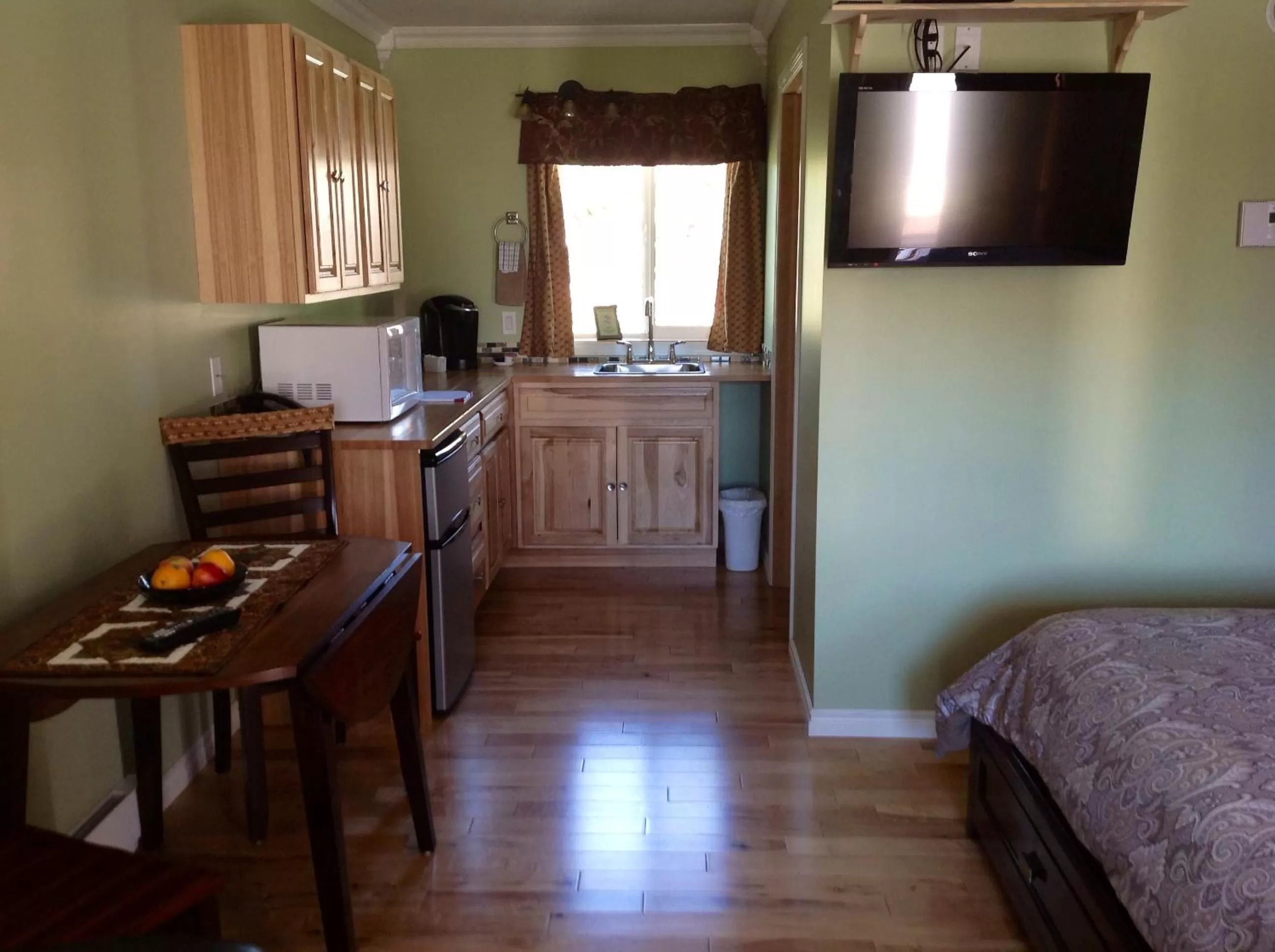 Photo of the whole room in Parkside Inn