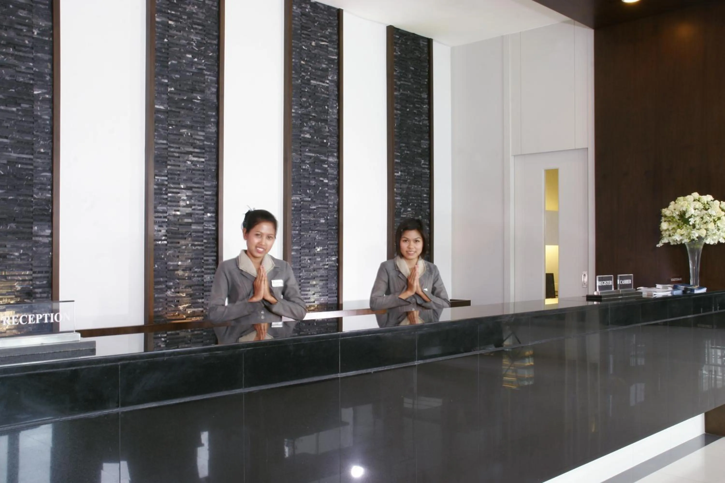 Lobby or reception in Kameo Grand Hotel & Serviced Apartment, Rayong