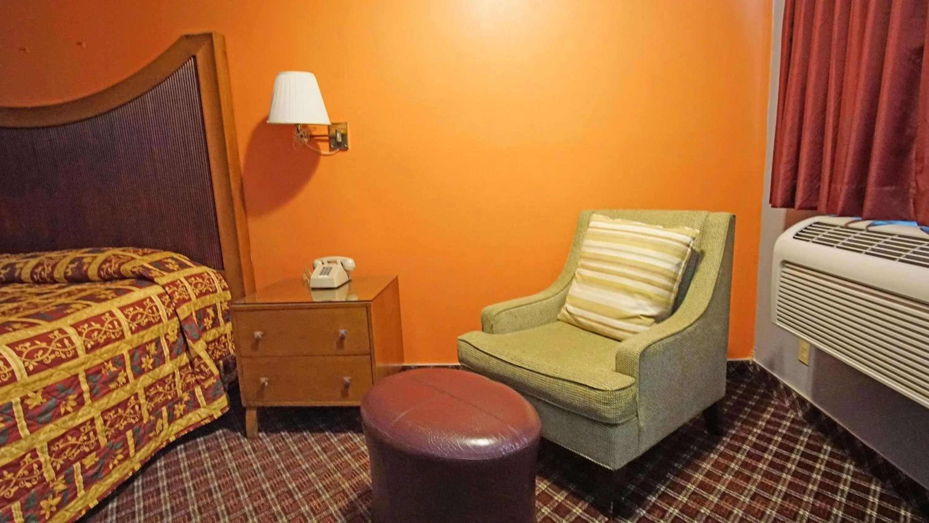 Bed in Los Angeles Inn & Suites - LAX