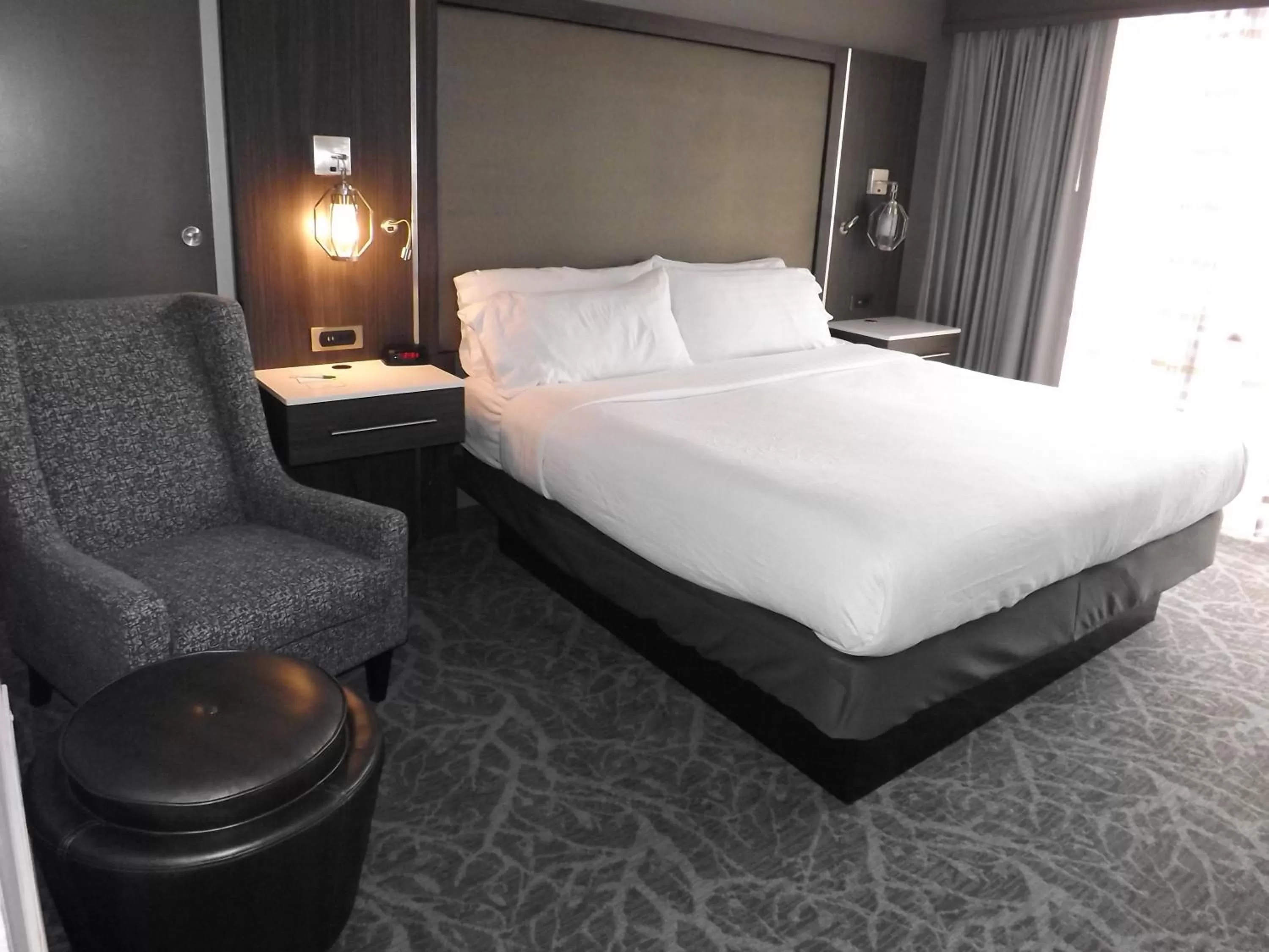 Photo of the whole room, Bed in Holiday Inn - Memphis Downtown - Beale St. by IHG