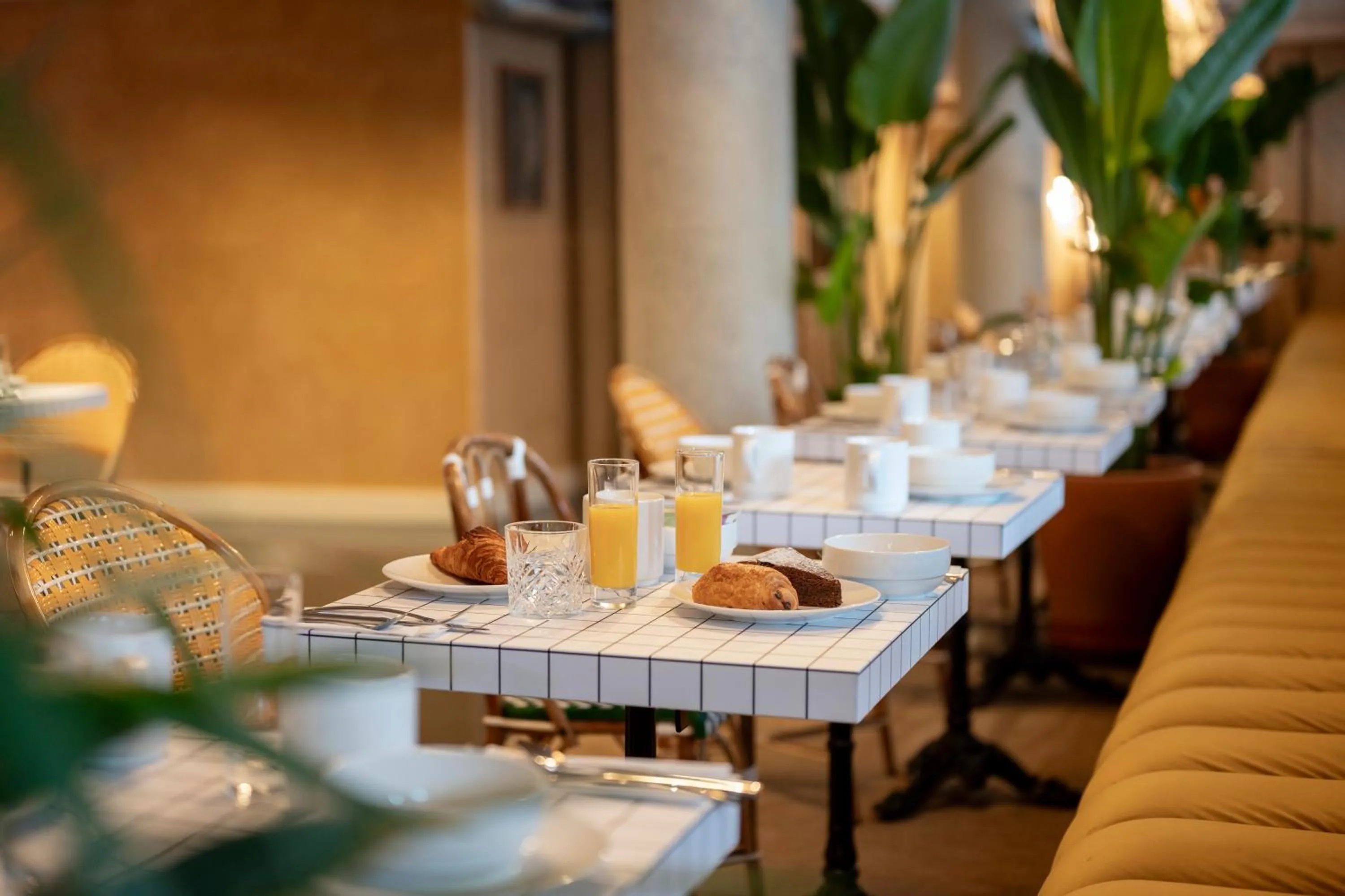 Breakfast in Kopster Hotel Paris Porte de Versailles