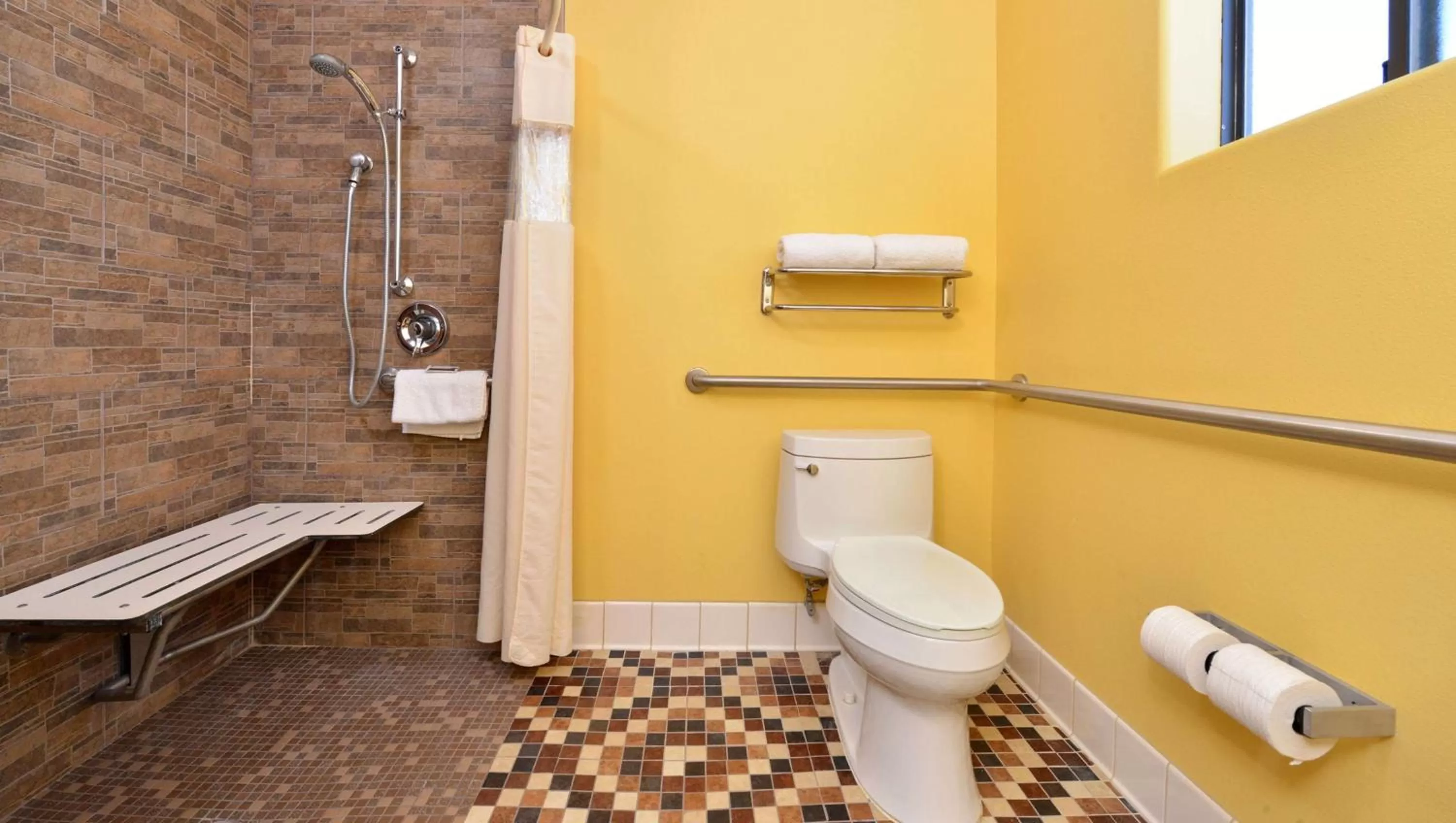 Bathroom in Magnuson Hotel Blythe