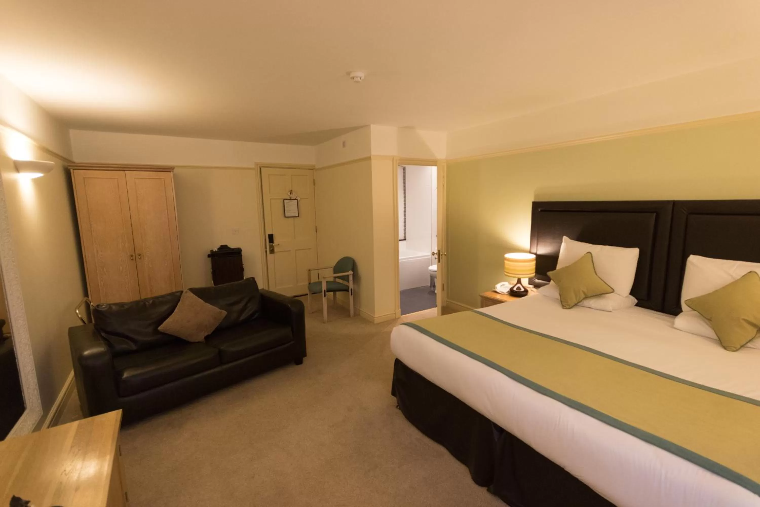 Bed in Stratford Limes Hotel