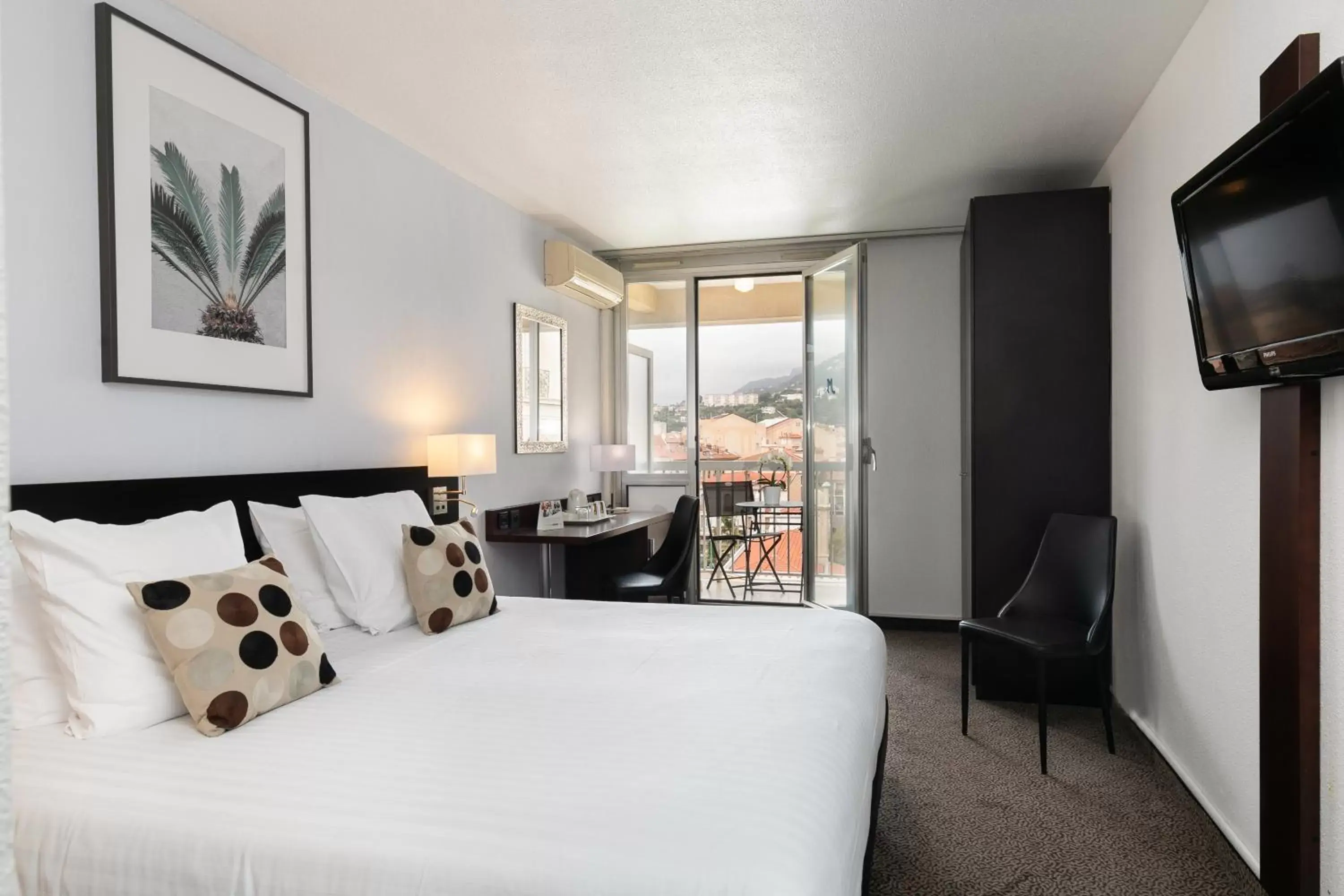 Privilege Double Room in Best Western Hotel Mediterranee Menton Privilege Double Room in Best Western Hotel Mediterranee Menton