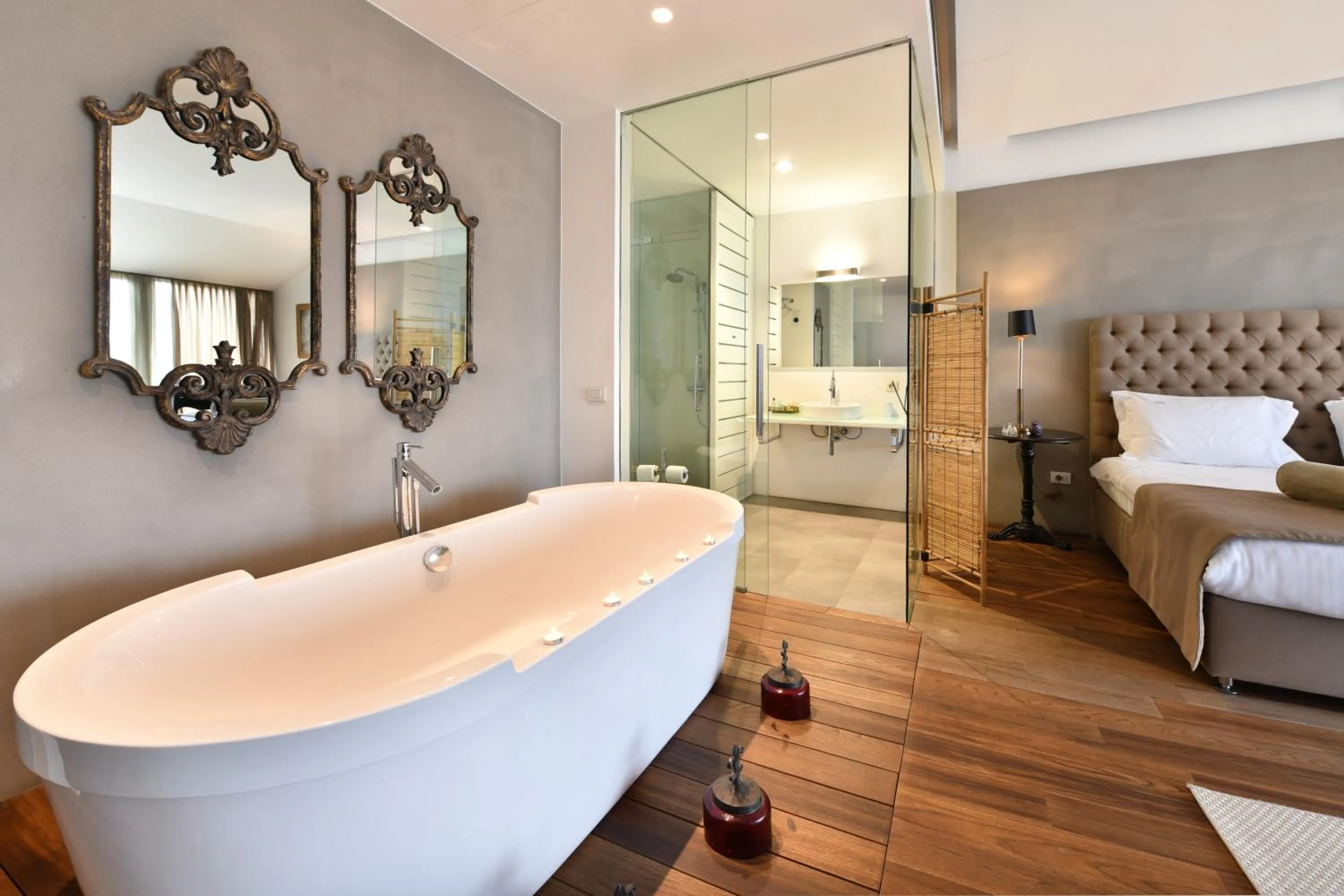 Bathroom, Bed in Ansen Hotel and Suites