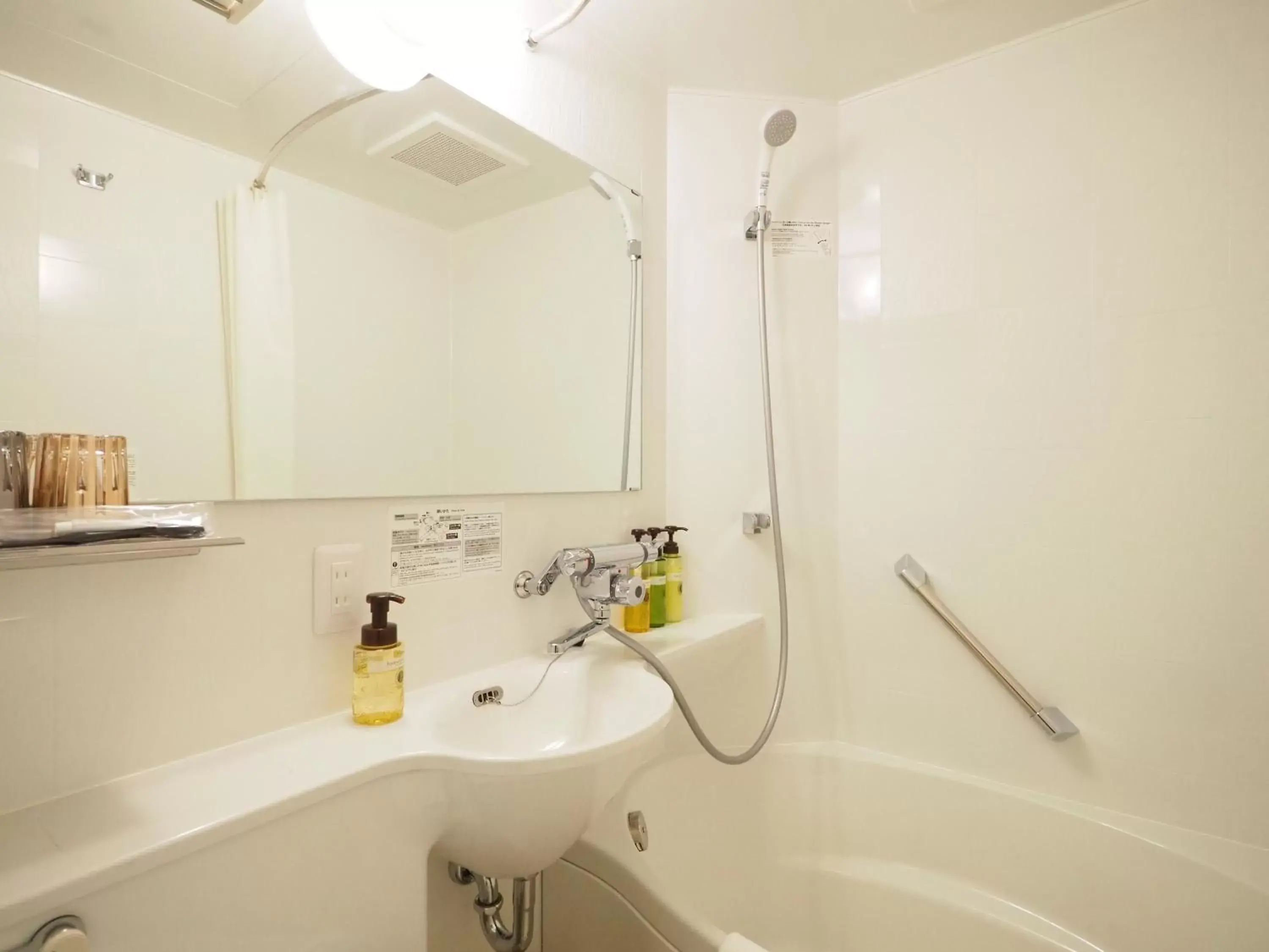 Standard Twin Room in Tabino Hotel lit Matsumoto Milky white Onsen Standard Twin Room in Tabino Hotel lit Matsumoto Milky white Onsen