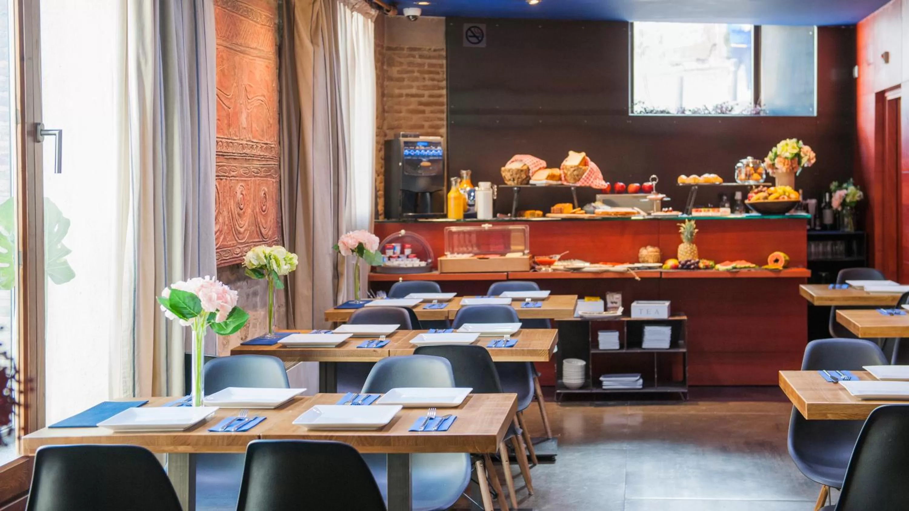 Breakfast in Abad Toledo