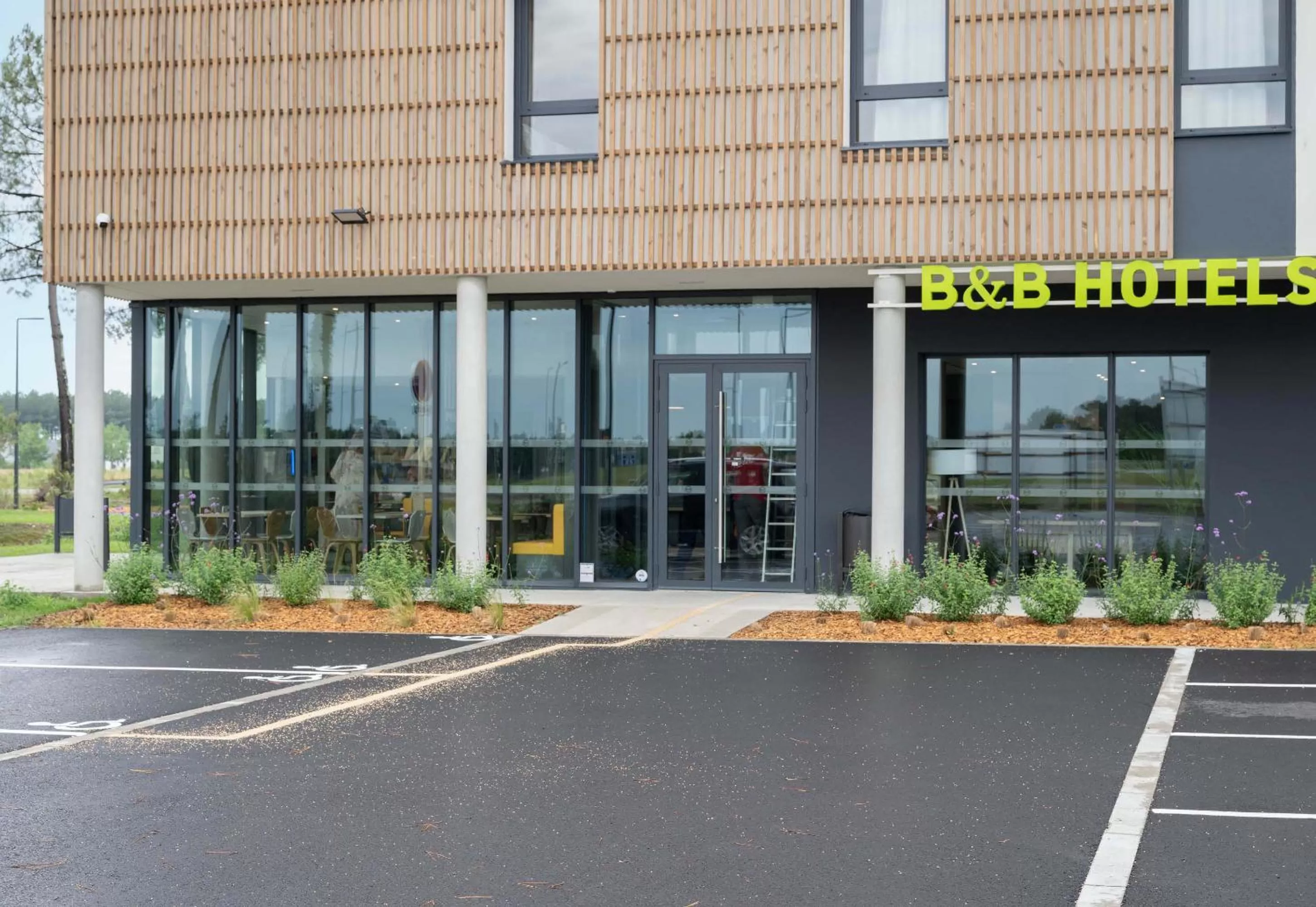 Facade/entrance in B&B HOTEL Saint-Geours-de-Maremne Hossegor