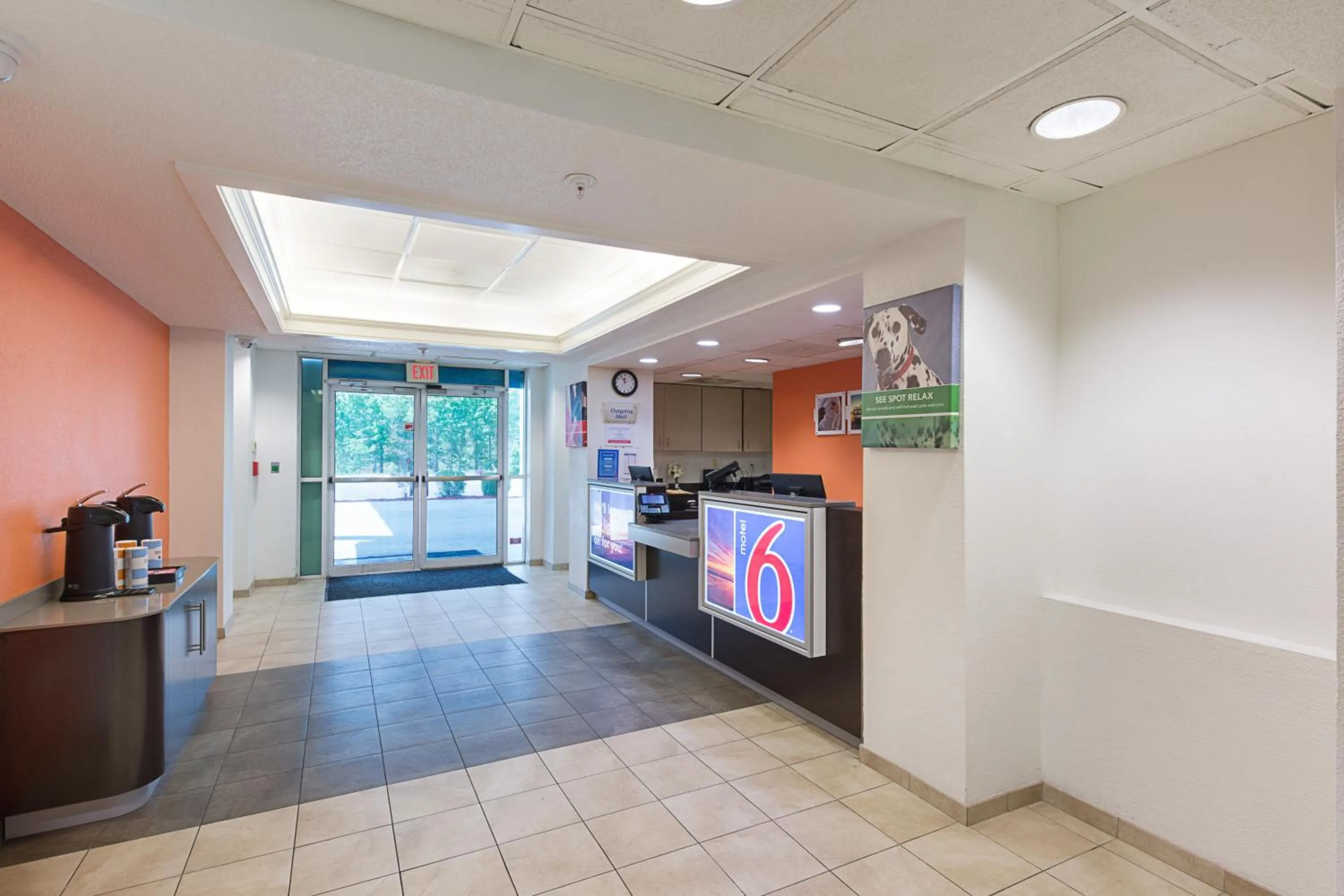 Lobby or reception in Motel 6-Columbia, SC - Fort Jackson Area