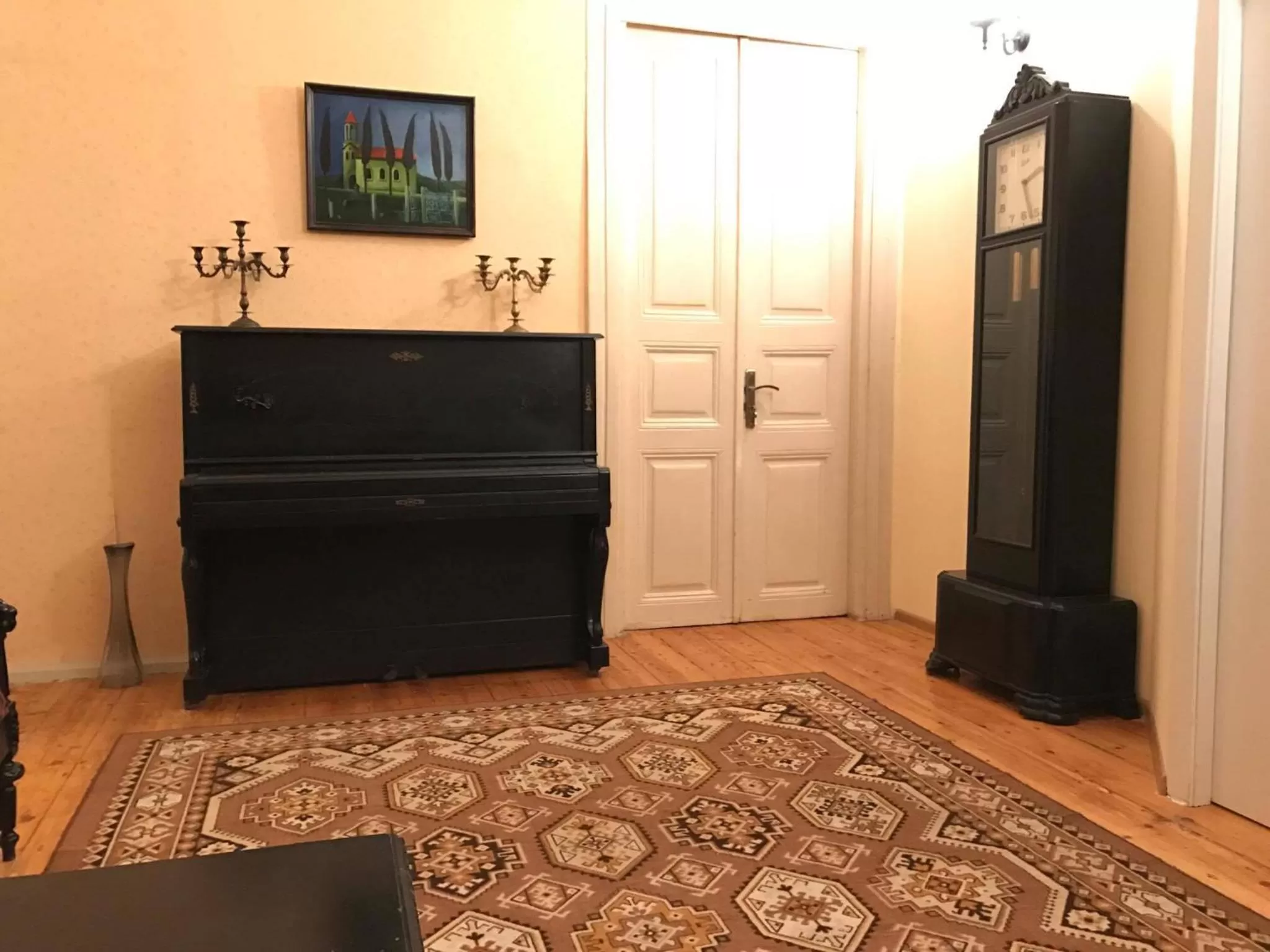 Communal lounge/ TV room, TV/Entertainment Center in House 1899