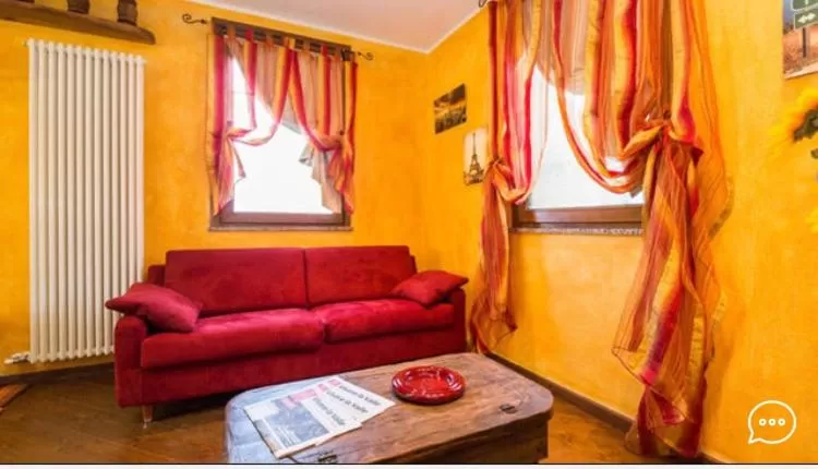 Living room, Seating Area in Wallace Apartment