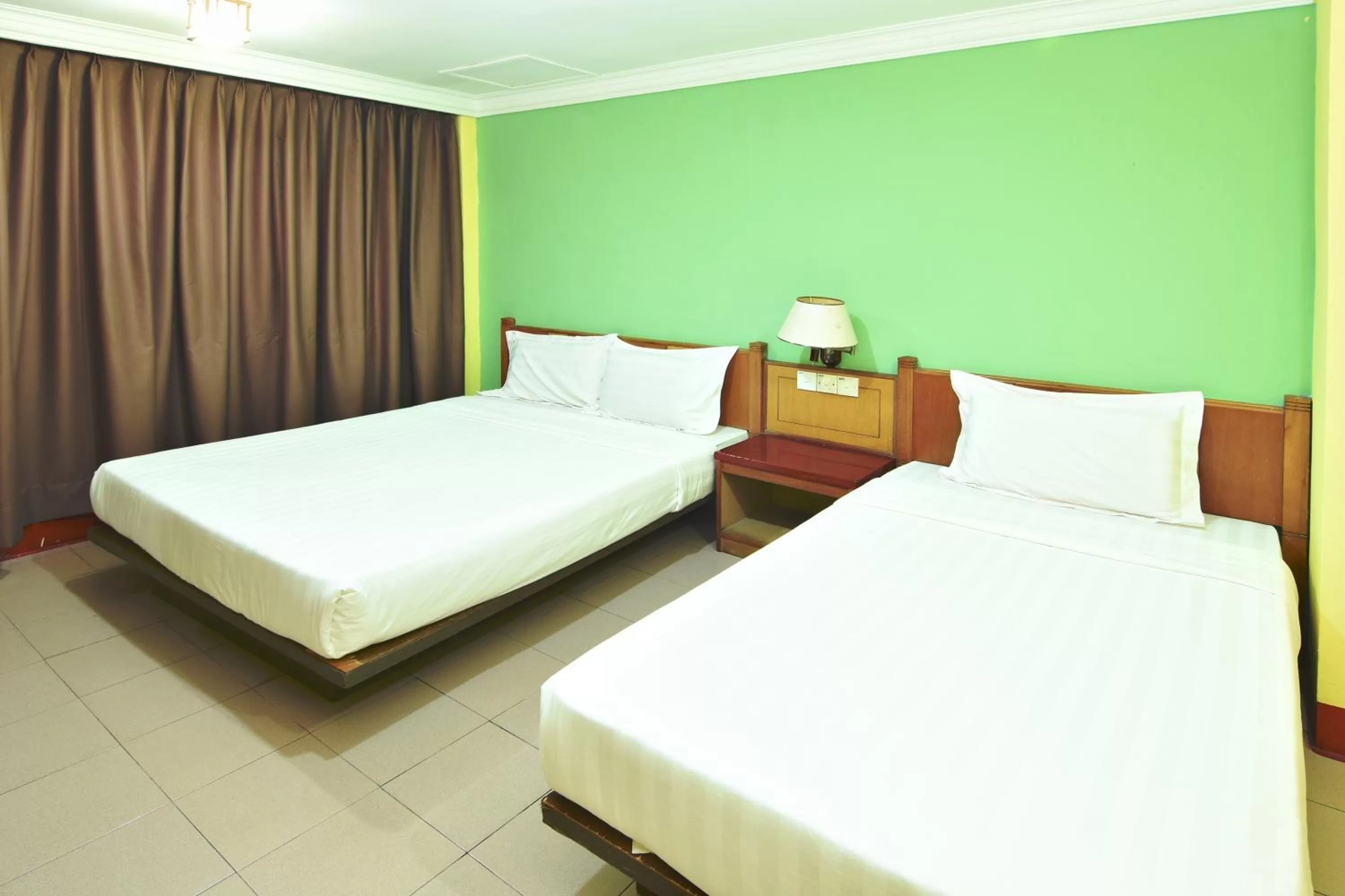 Bed in Mandarin Inn by Glex