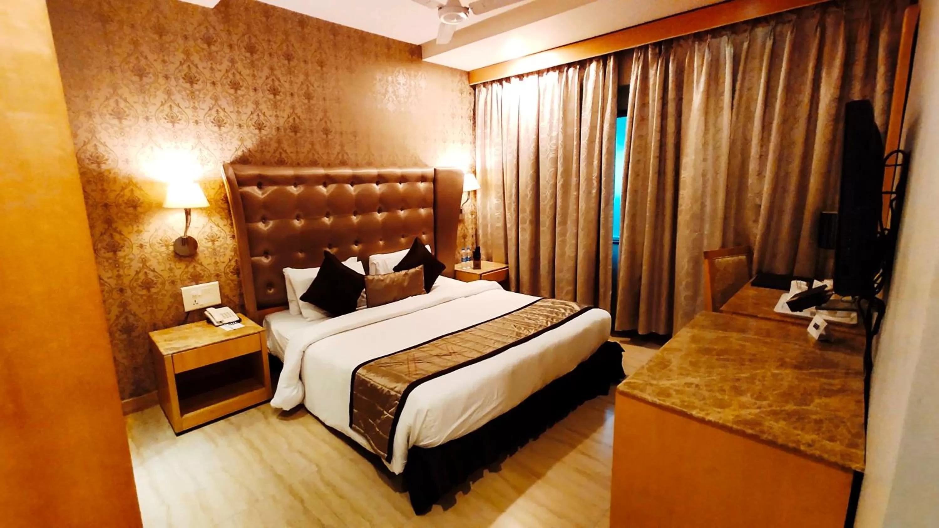 Bedroom, Bed in Best Western Ashoka