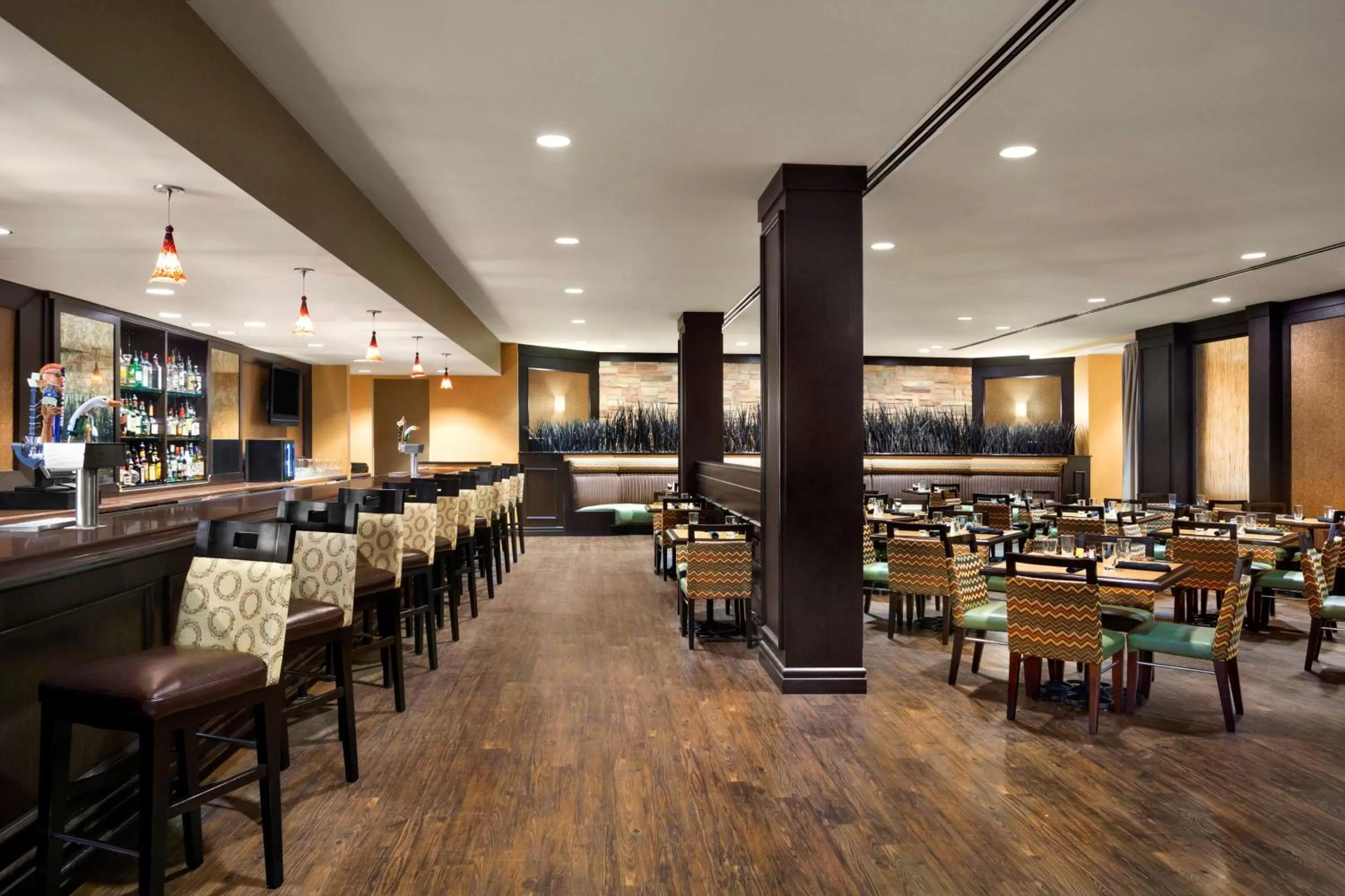 Restaurant/places to eat in DoubleTree by Hilton DFW Airport North