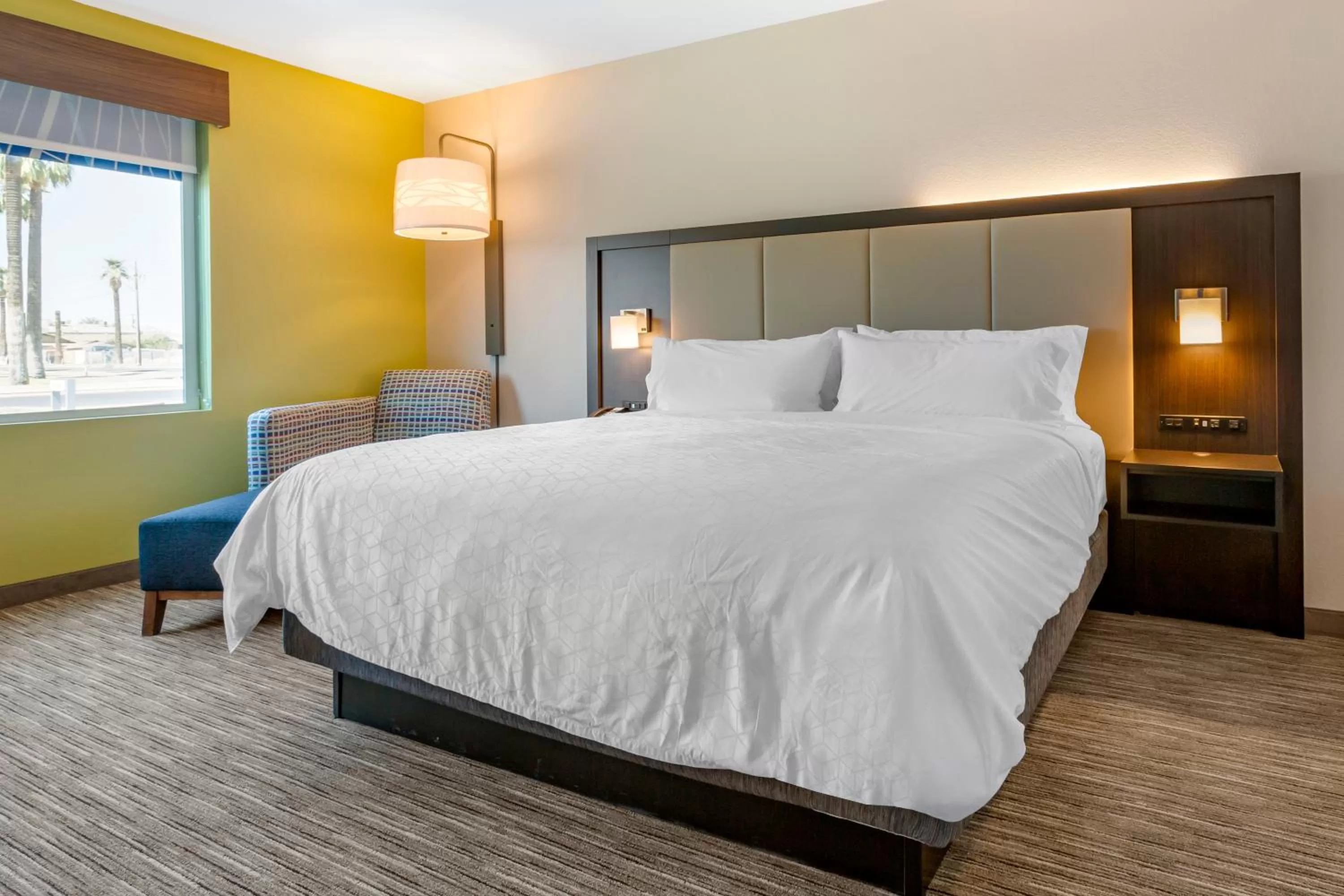 Bed in Holiday Inn Express & Suites - Phoenix Dwtn - State Capitol by IHG