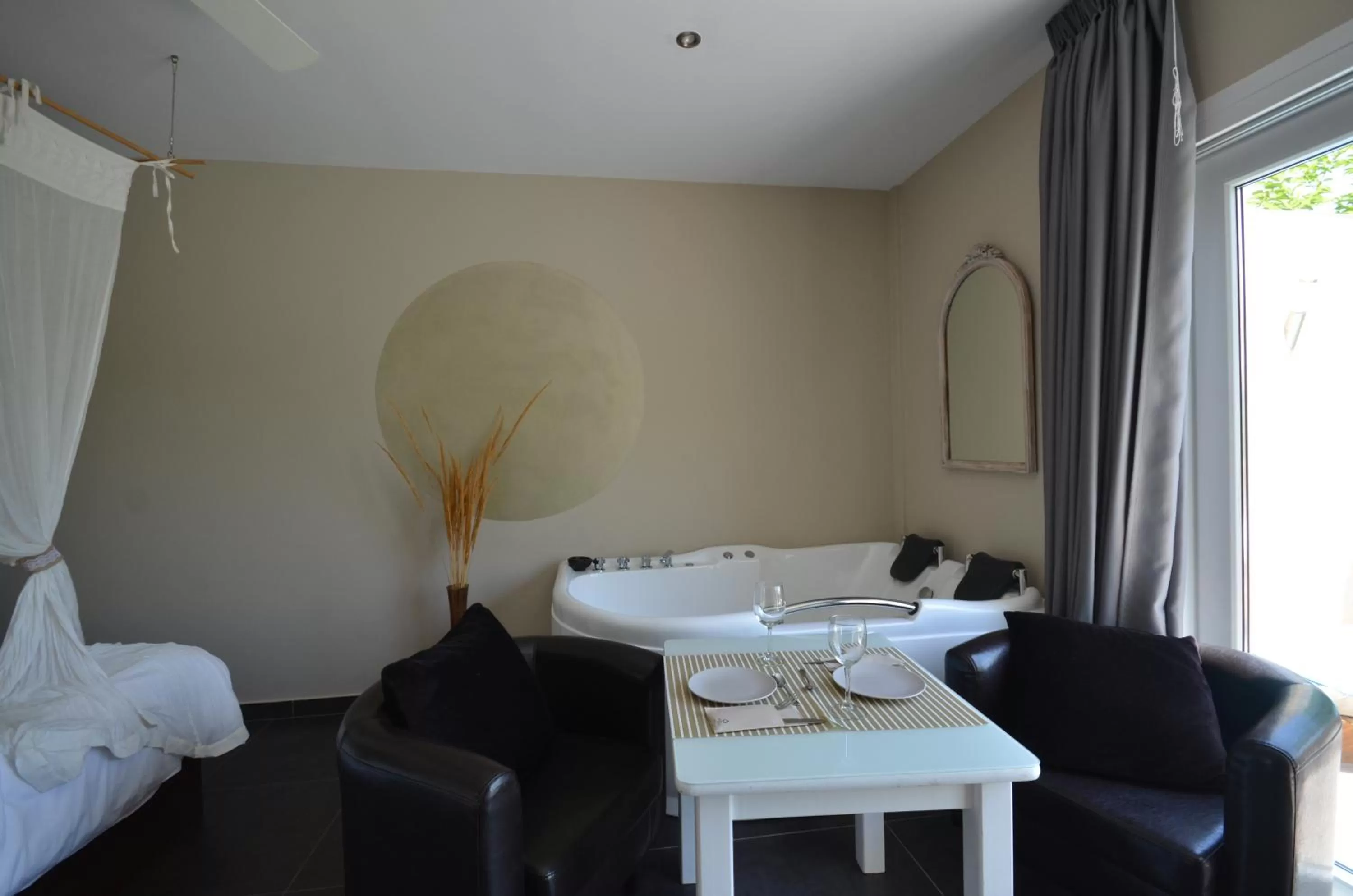 Hot Tub, Bed in El Pao Spa