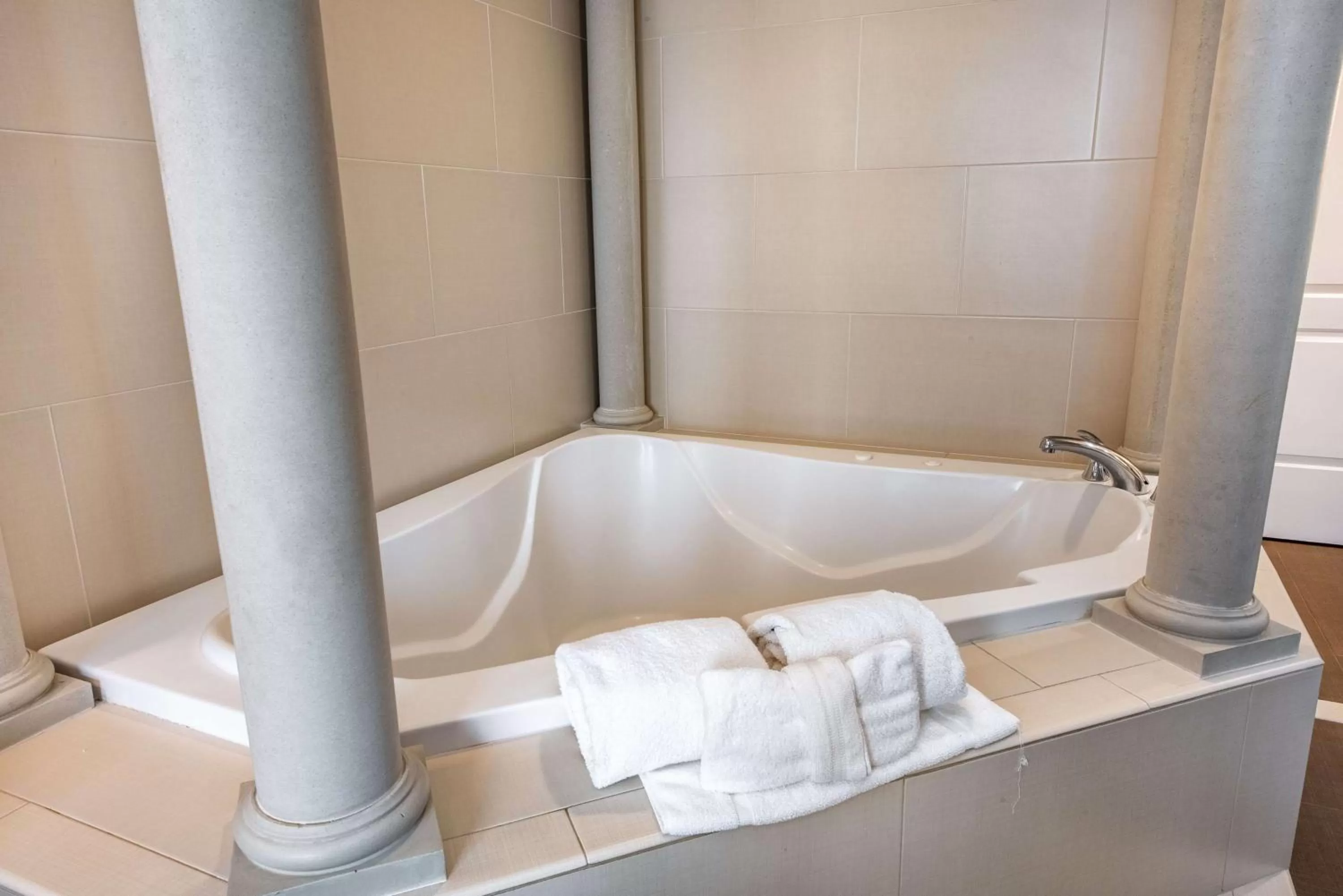 Bathroom in Homewood Suites by Hilton Oxnard/Camarillo