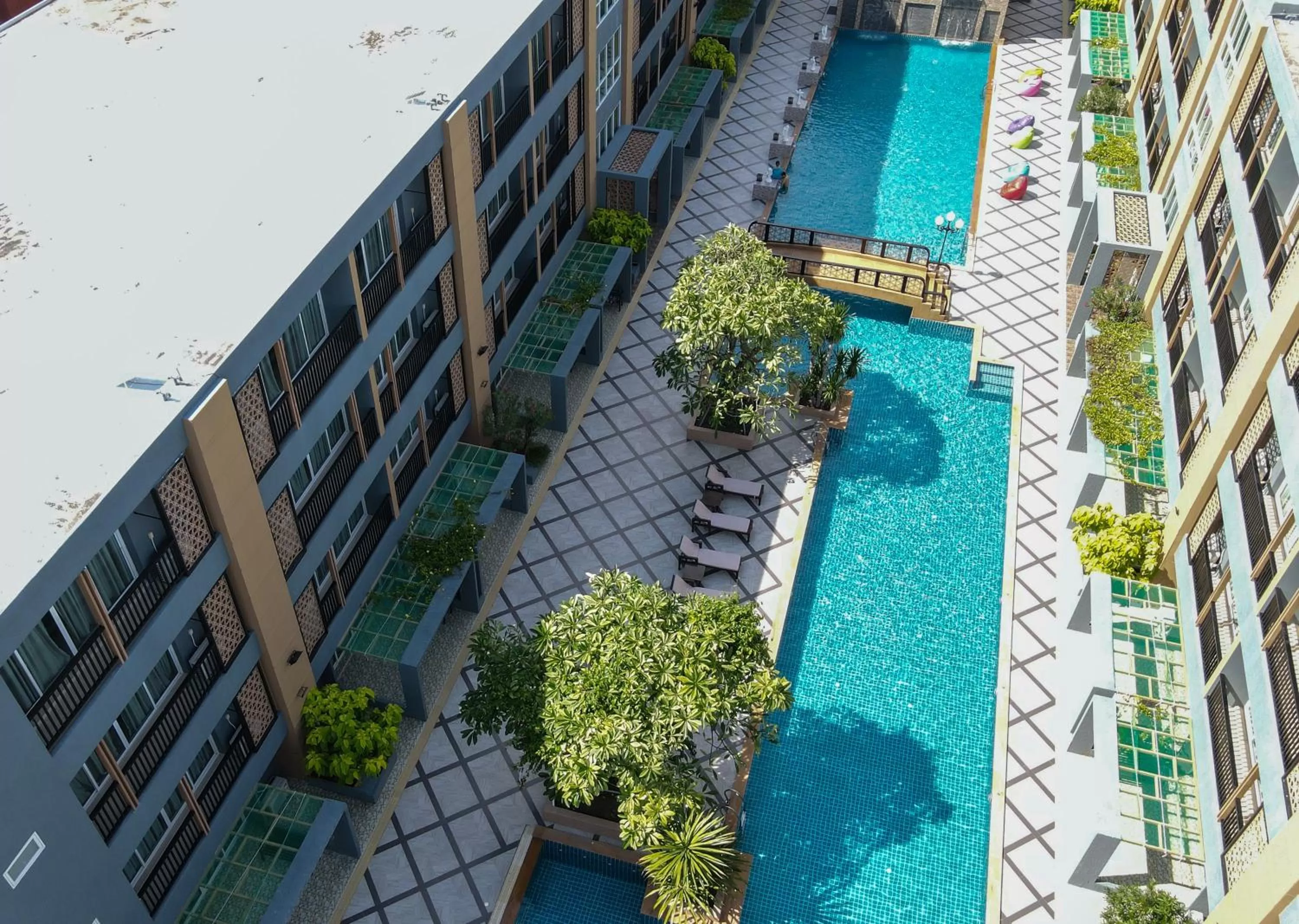 Swimming pool in Golden Sea Hua Hin - SHA Extra Plus