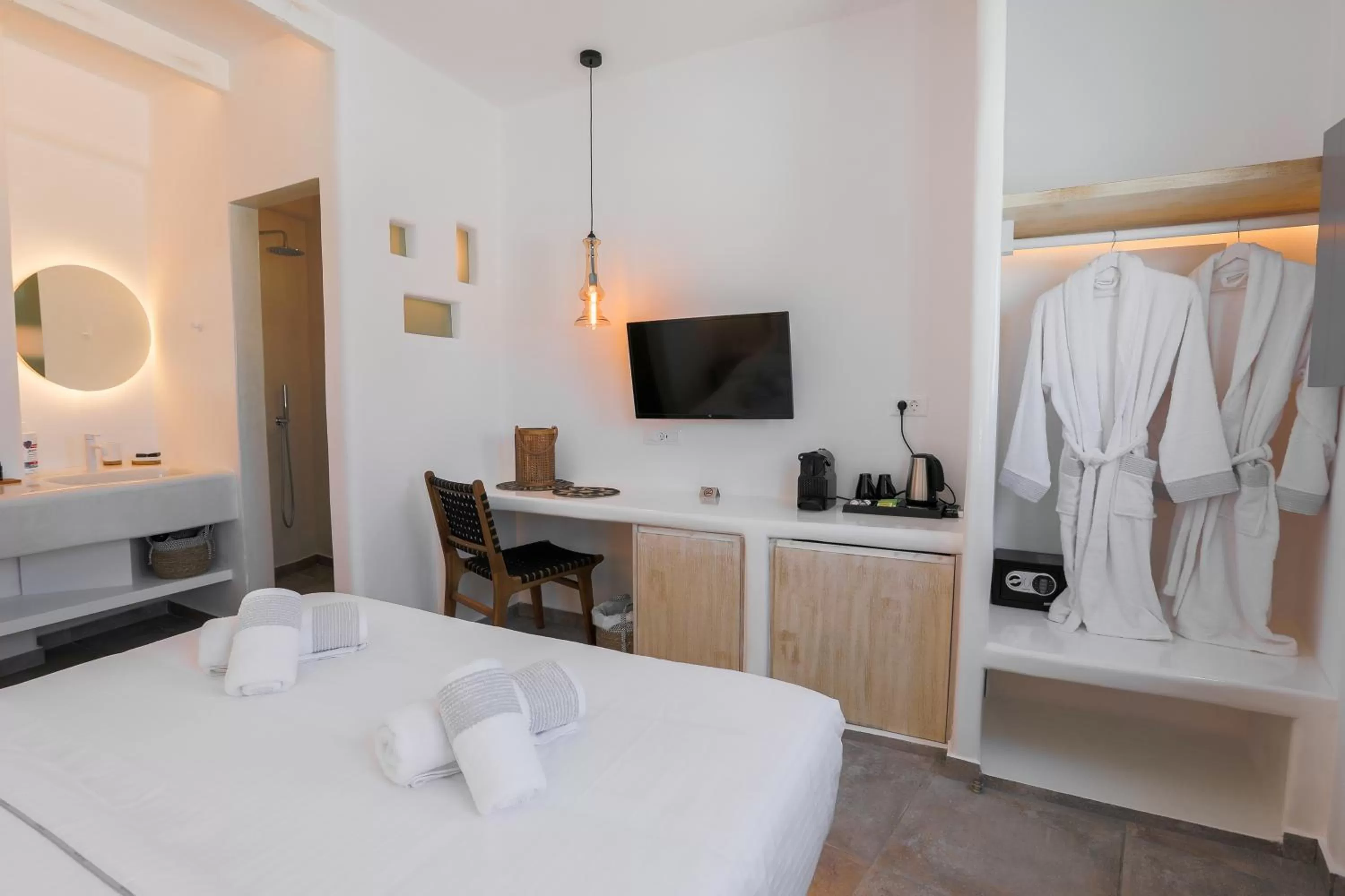 Bed in Eternity Suites Santorini