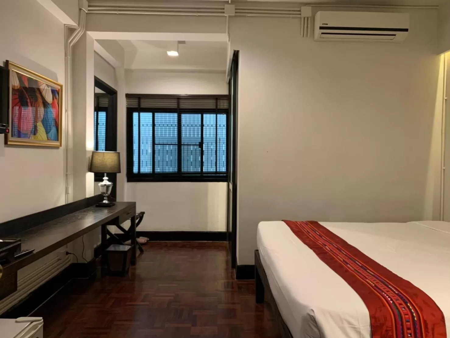 Bedroom, Bed in 99 The Gallery Hotel