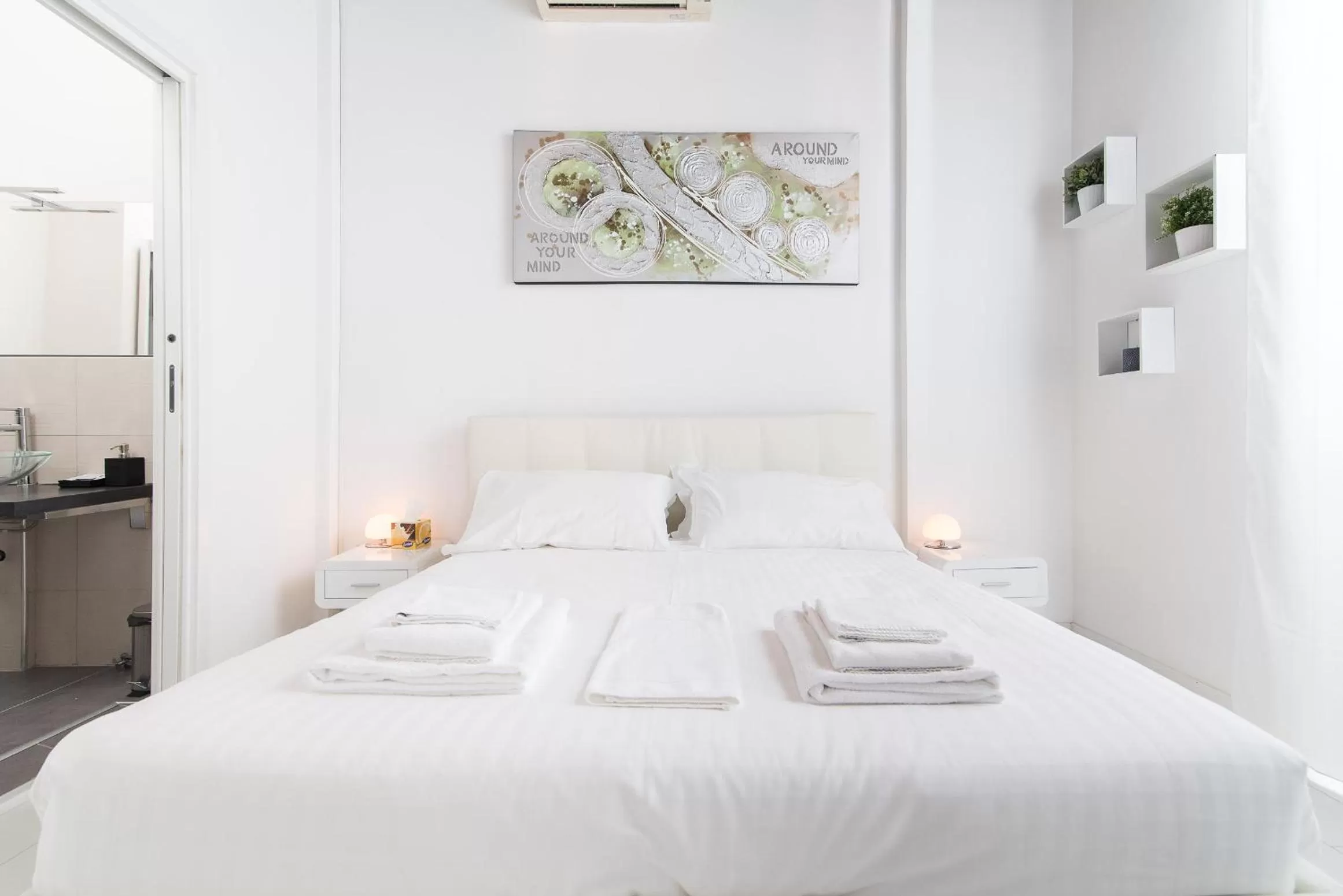 Bed in White Ostilia B&B