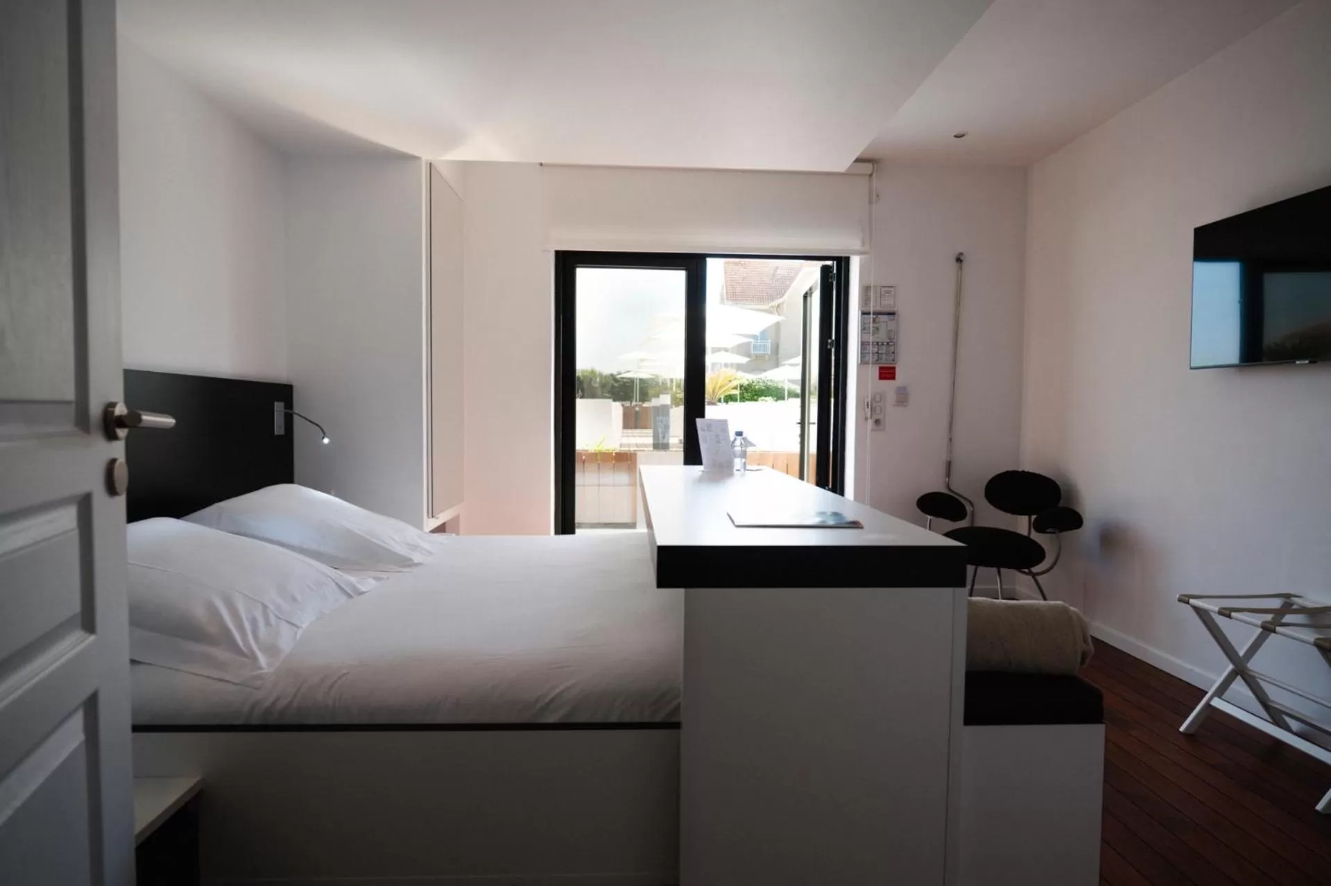 Bedroom, Bed in Le Grand Hotel de la Plage