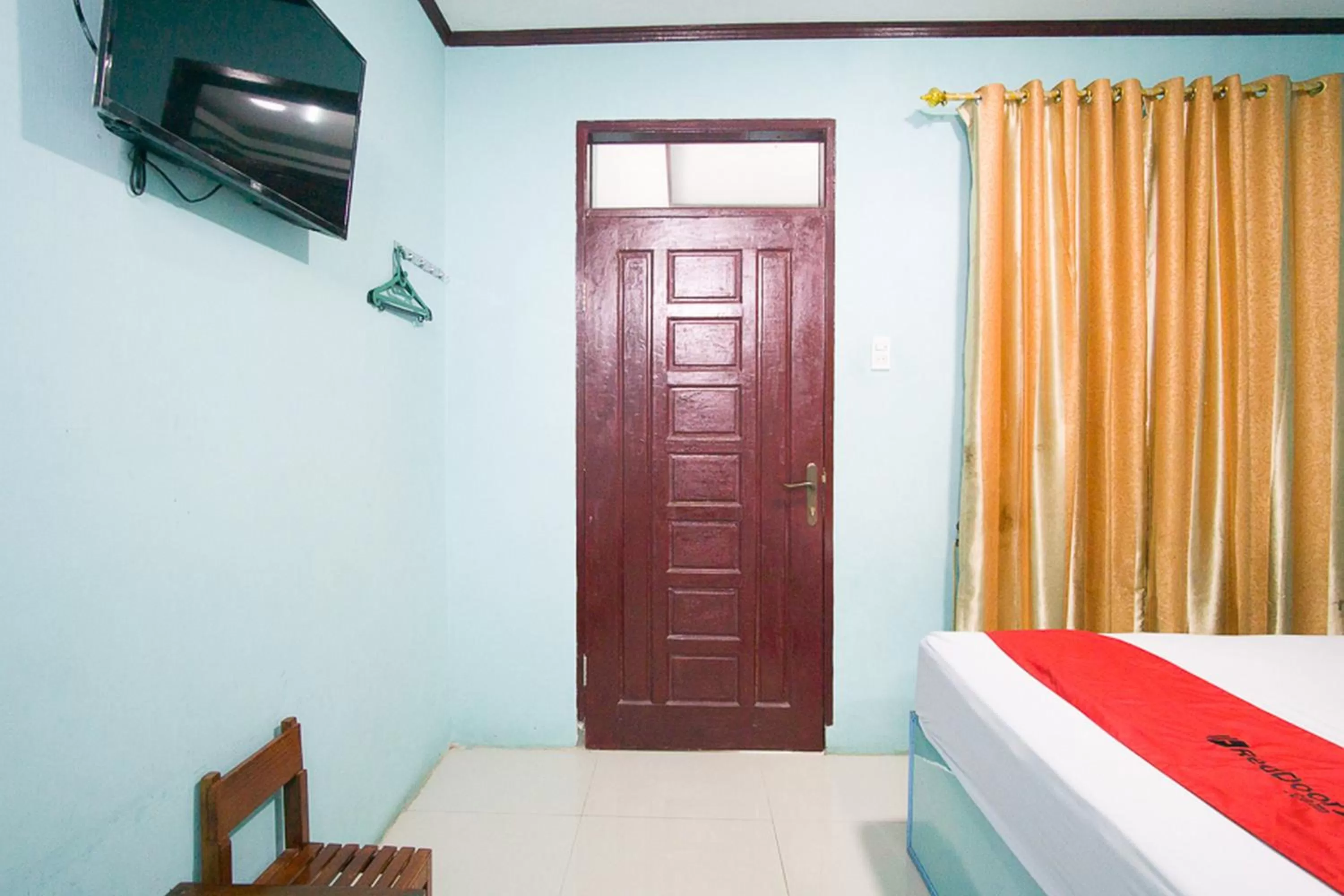 Bedroom, Bed in RedDoorz near Mikie Holiday Funland Berastagi