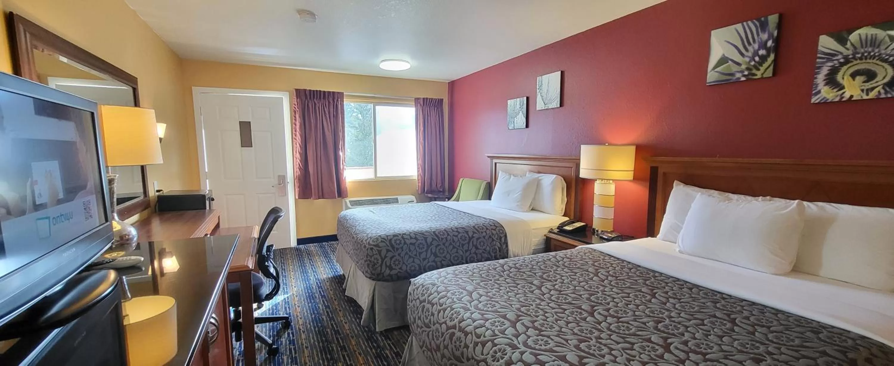 Photo of the whole room, Bed in Olympic Inn & Suites Port Angeles