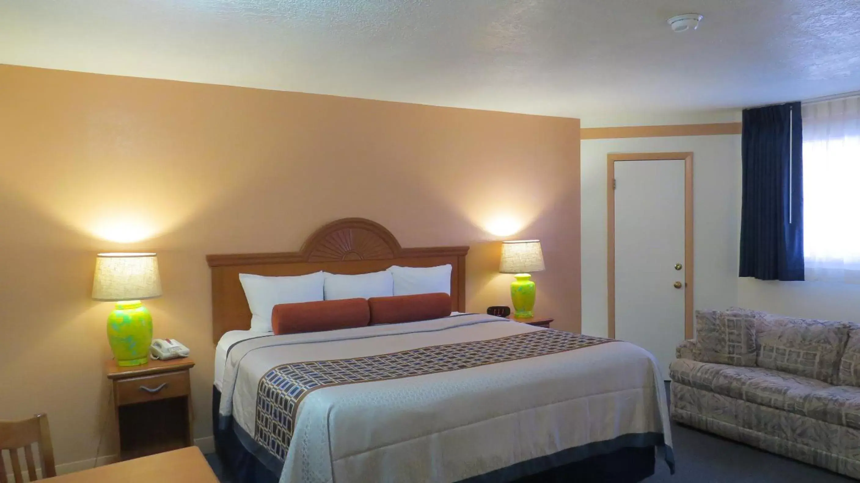 Deluxe King Room - single occupancy in Casa Lemus Inn Deluxe King Room - single occupancy in Casa Lemus Inn