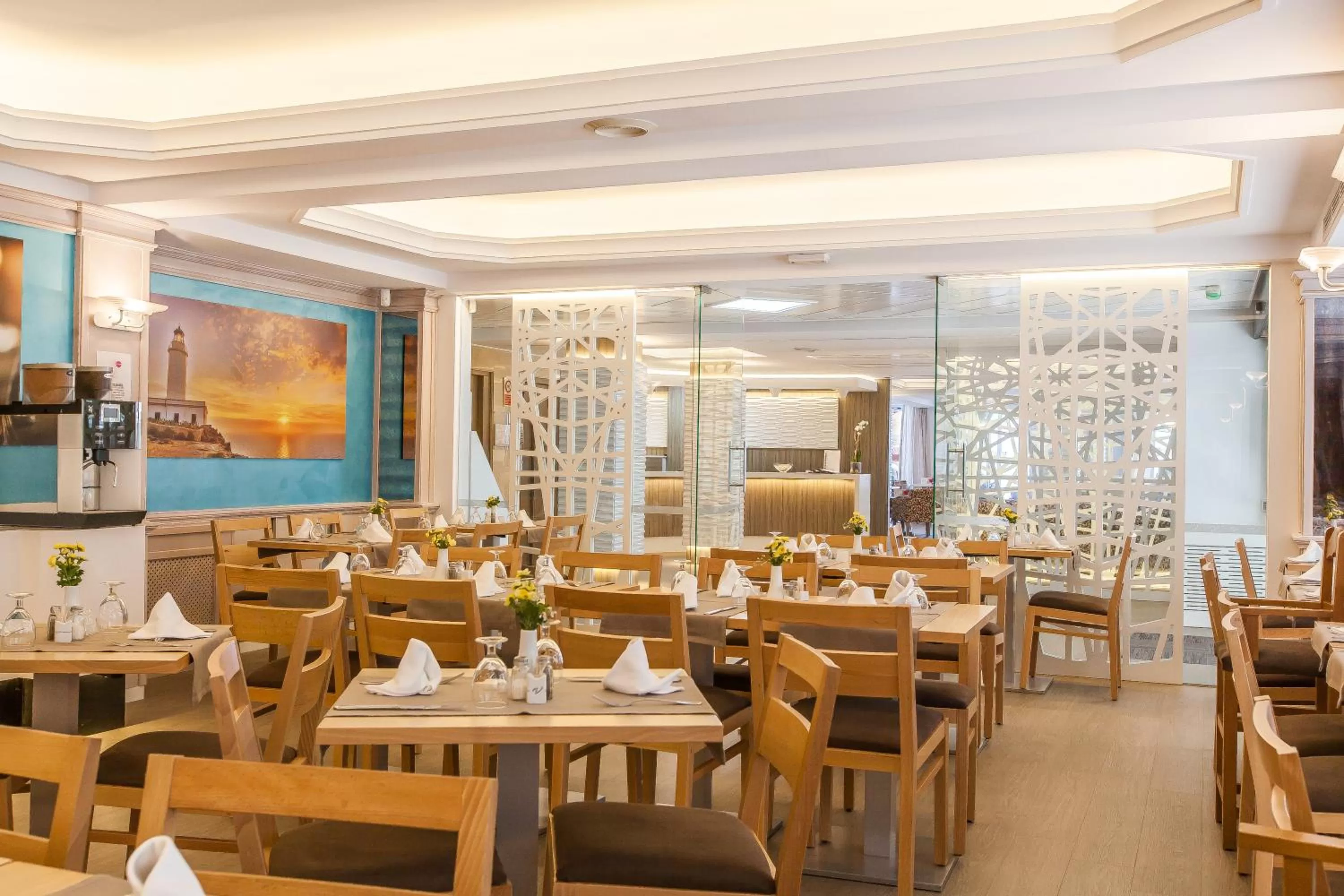 Restaurant/places to eat in Hotel Voramar