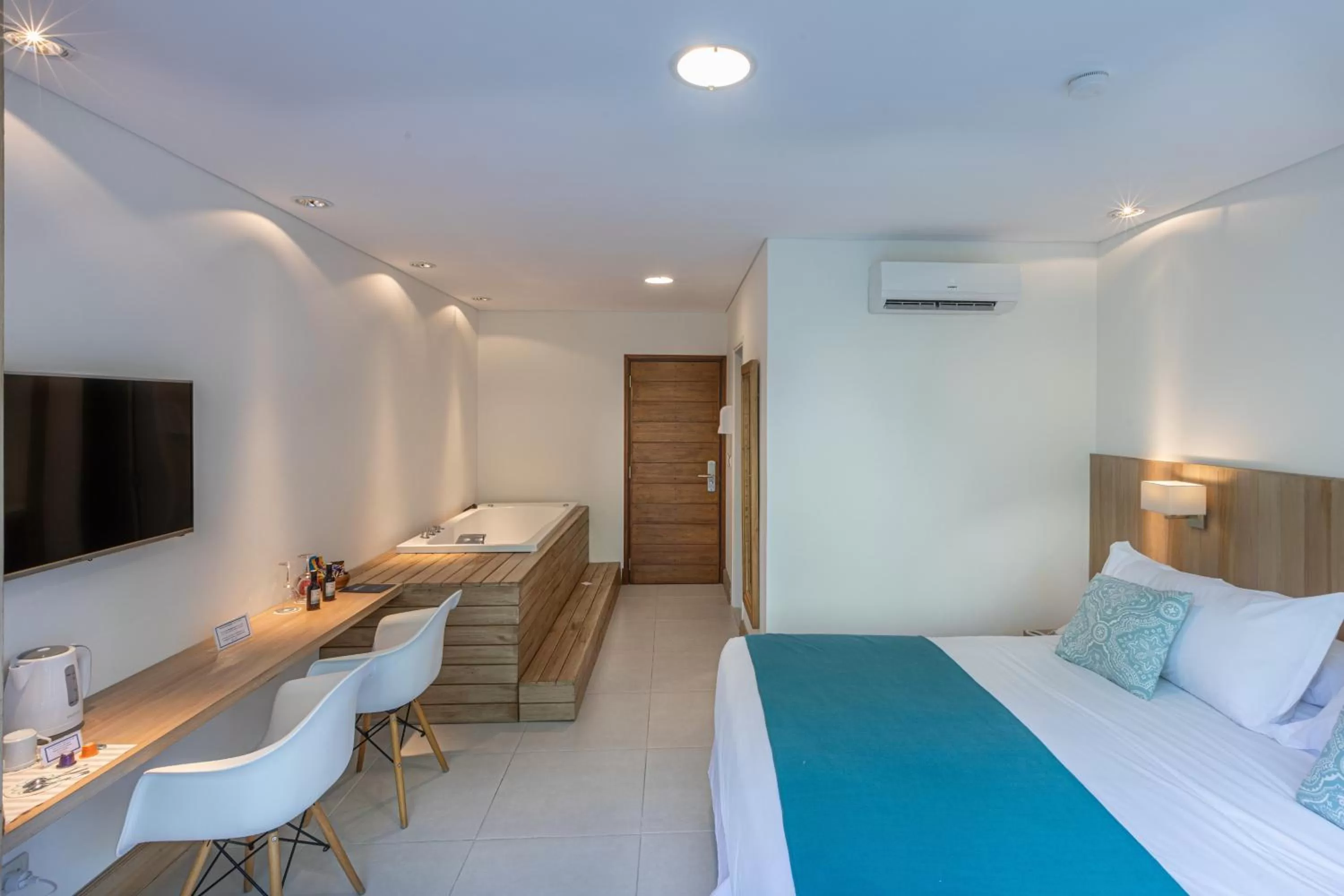 Photo of the whole room, Bed in Live Hotel Boutique (Adults only)