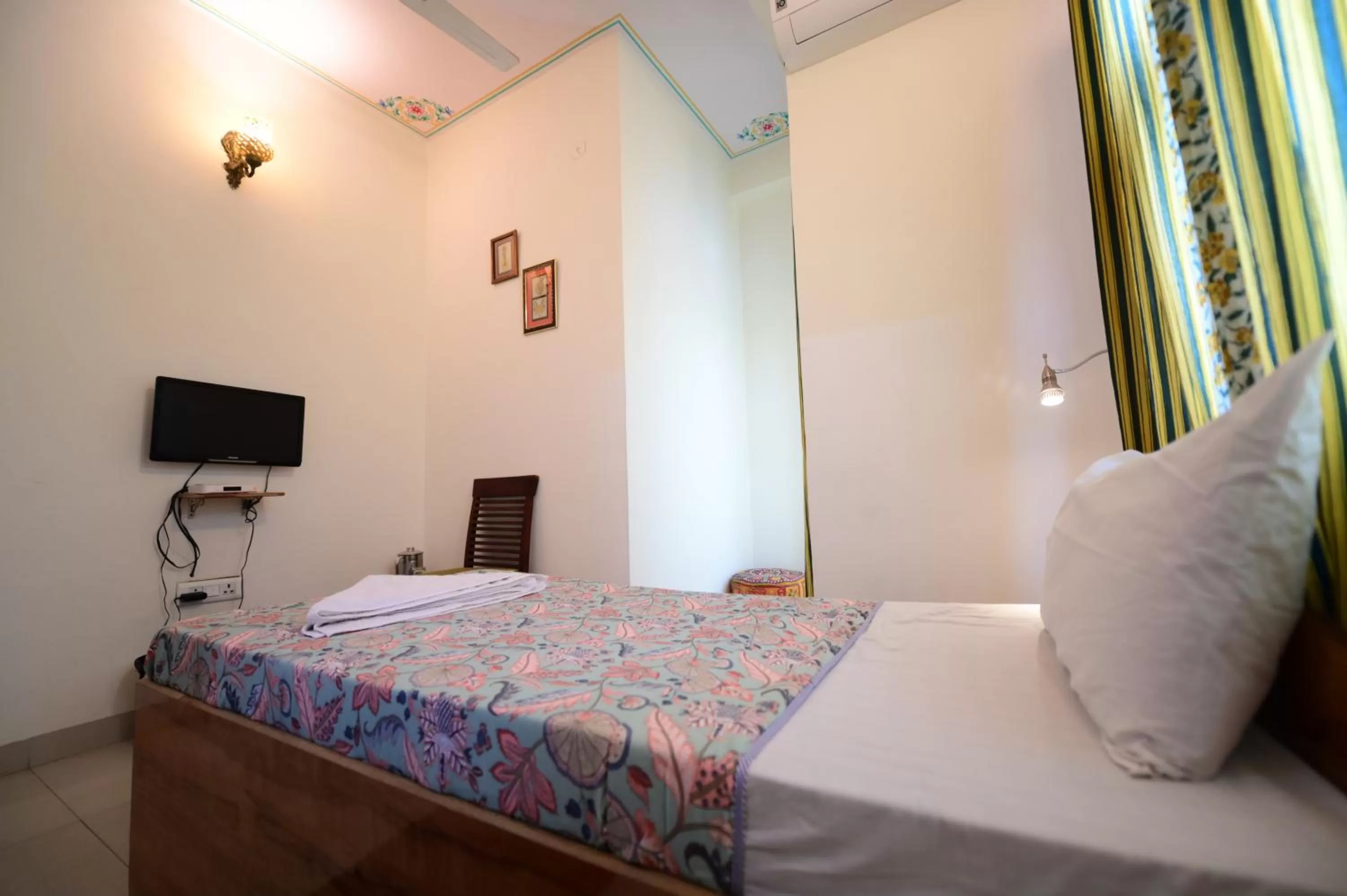 Bed in Chitra Katha - A Story Per Stay