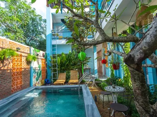 Swimming Pool in Peach House