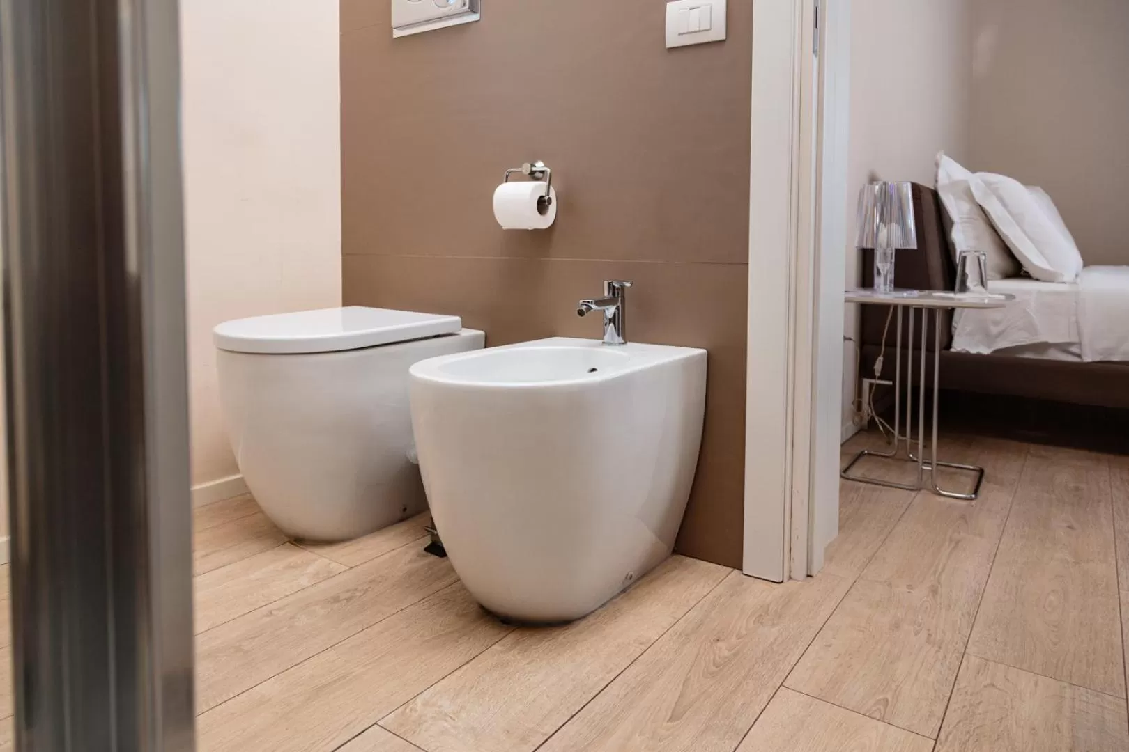 Bathroom, Bed in Villa Savarino