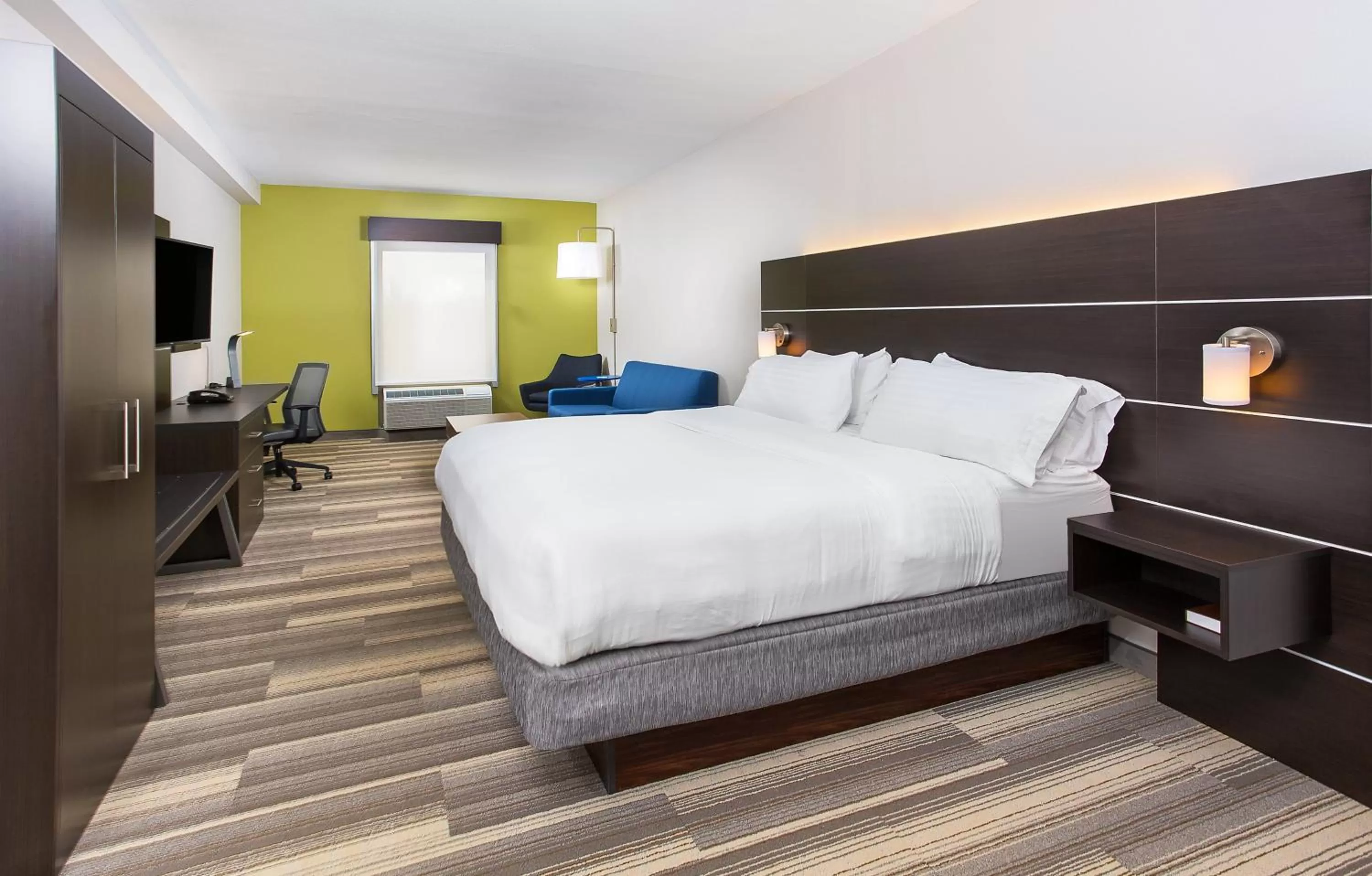 Photo of the whole room, Bed in Holiday Inn Express & Suites Morristown by IHG