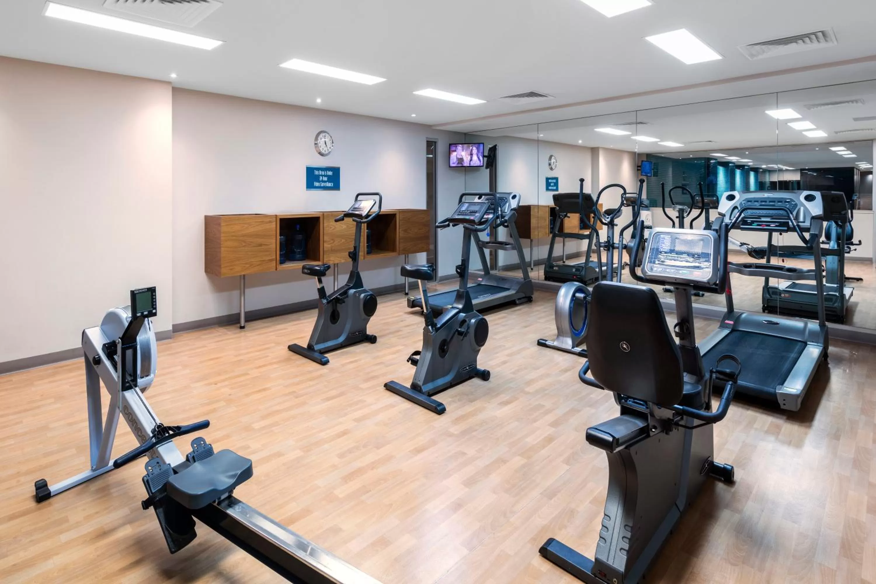 Fitness centre/facilities in Oaks Glenelg Plaza Pier Suites