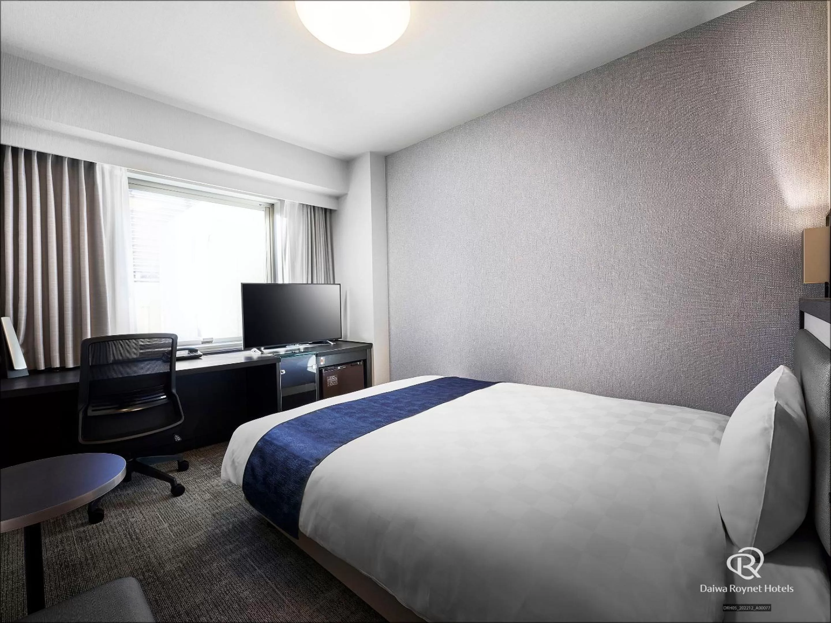 Photo of the whole room, Bed in Daiwa Roynet Hotel Osaka-Kitahama