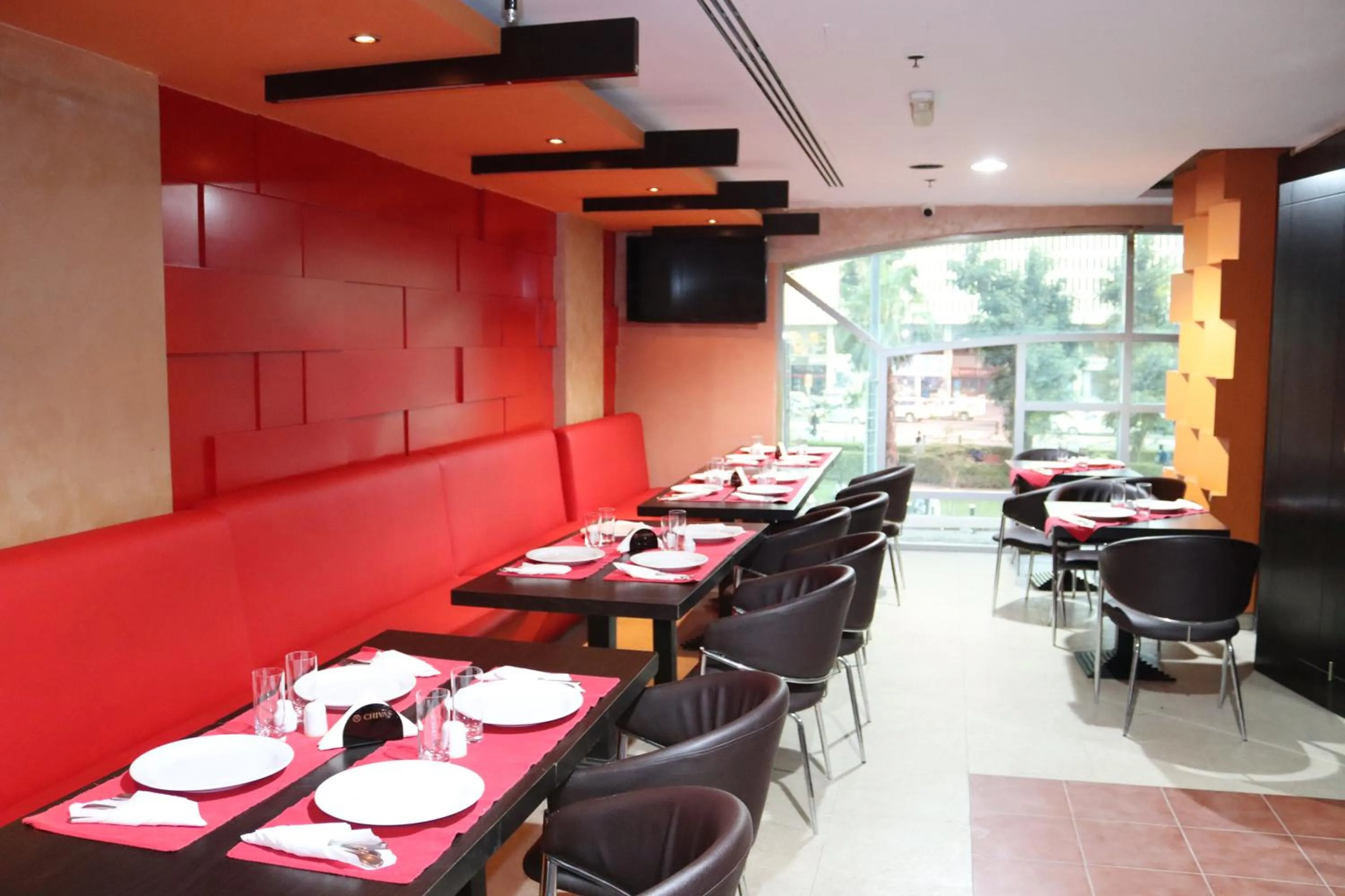 Restaurant/places to eat in GSS Palace Hotel