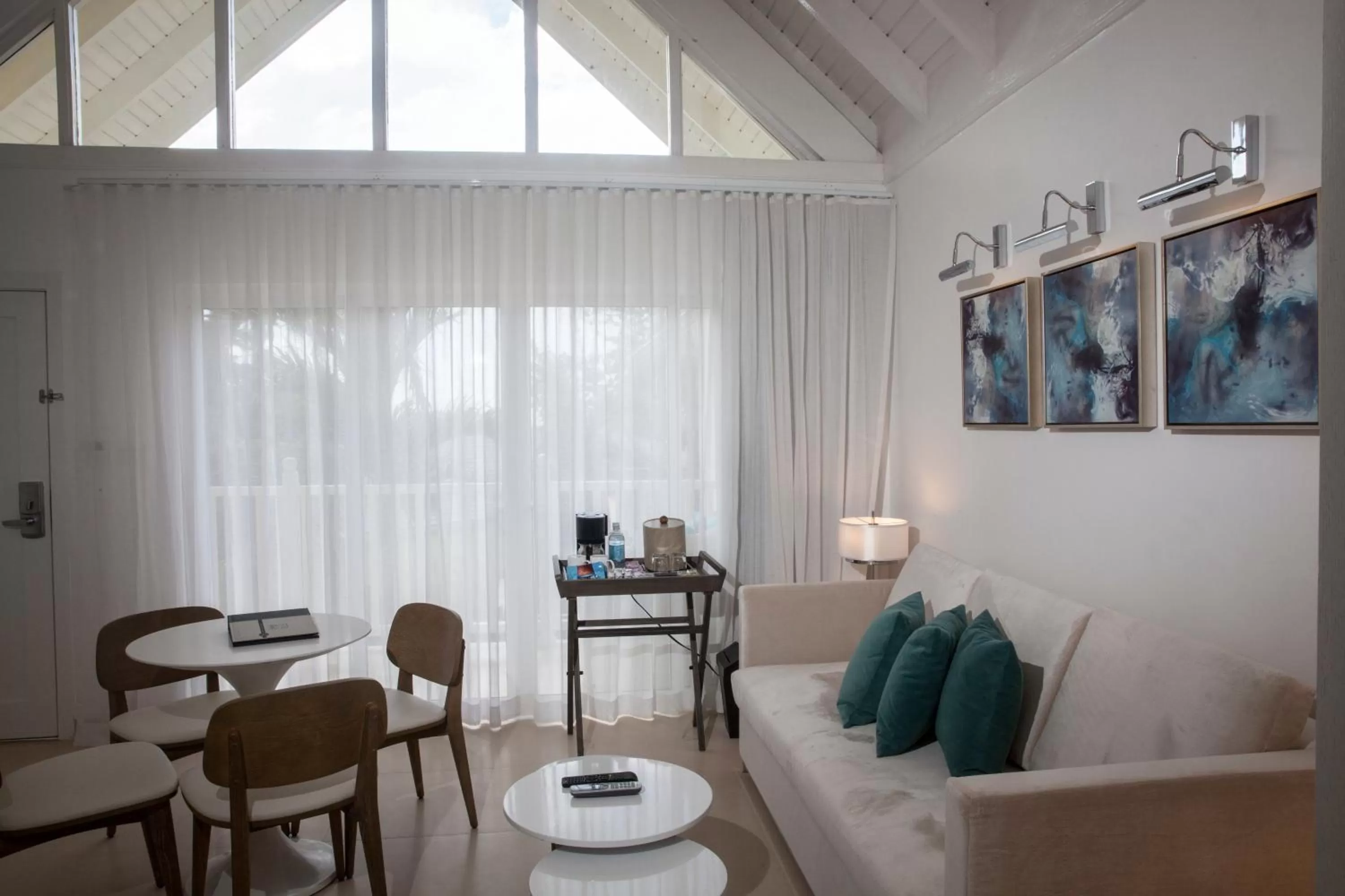 Living room in Azul Beach Resort Negril, Gourmet All Inclusive by Karisma