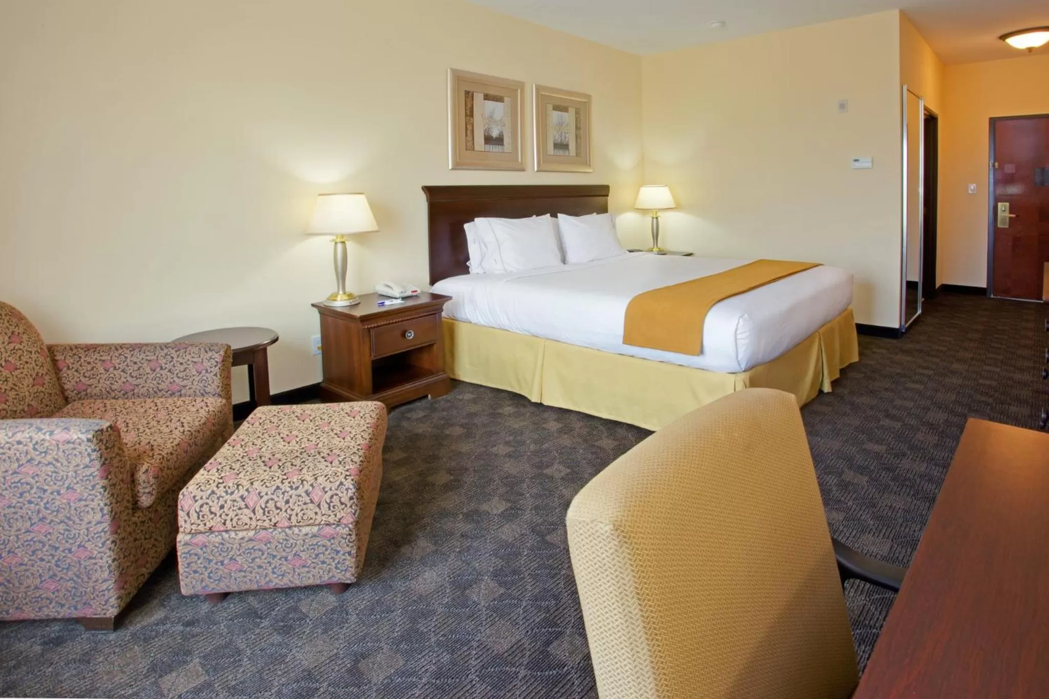 Photo of the whole room, Bed in Holiday Inn Express Pearland by IHG