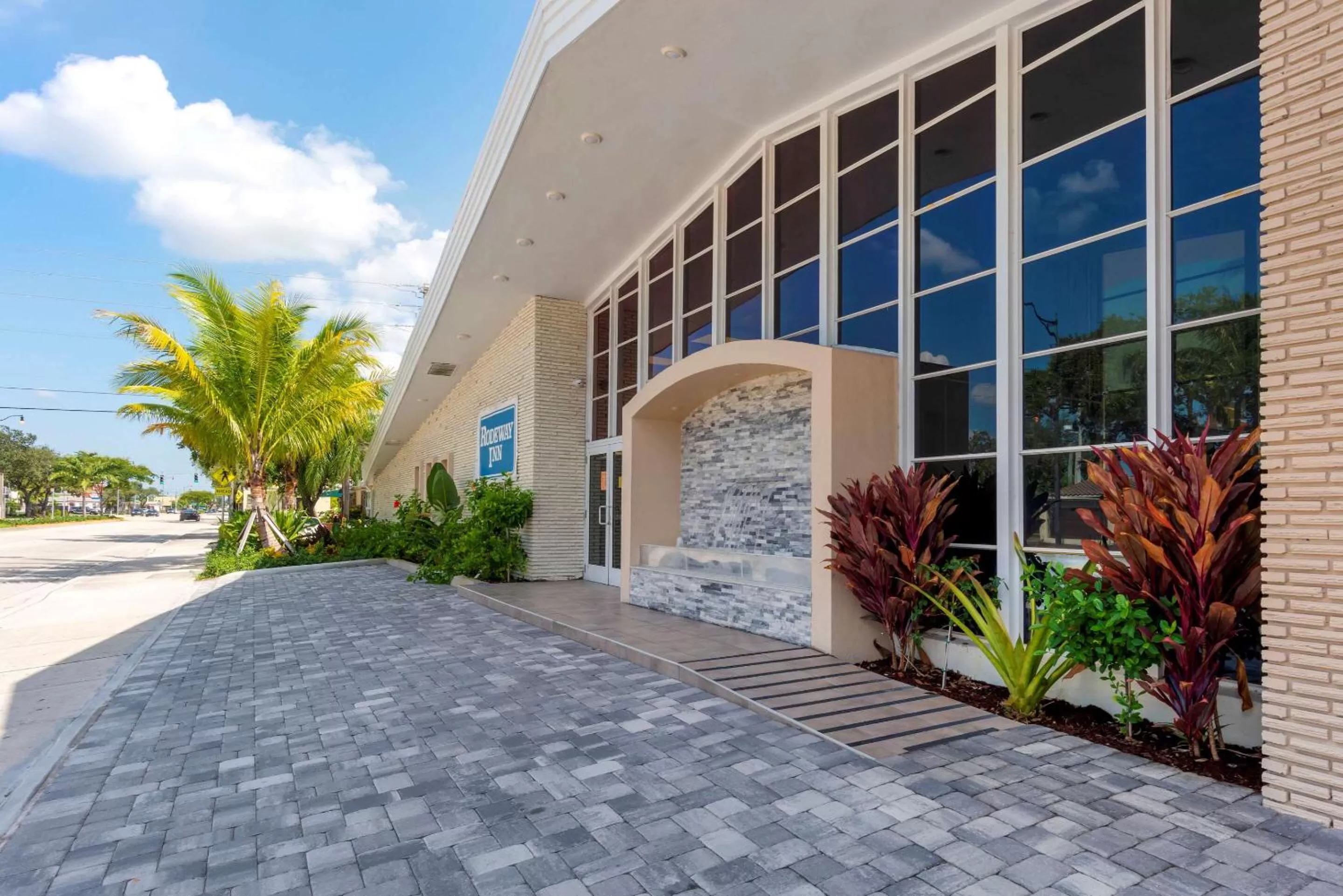 Property building in Downtown Hollywood Gardens Inn & Suites