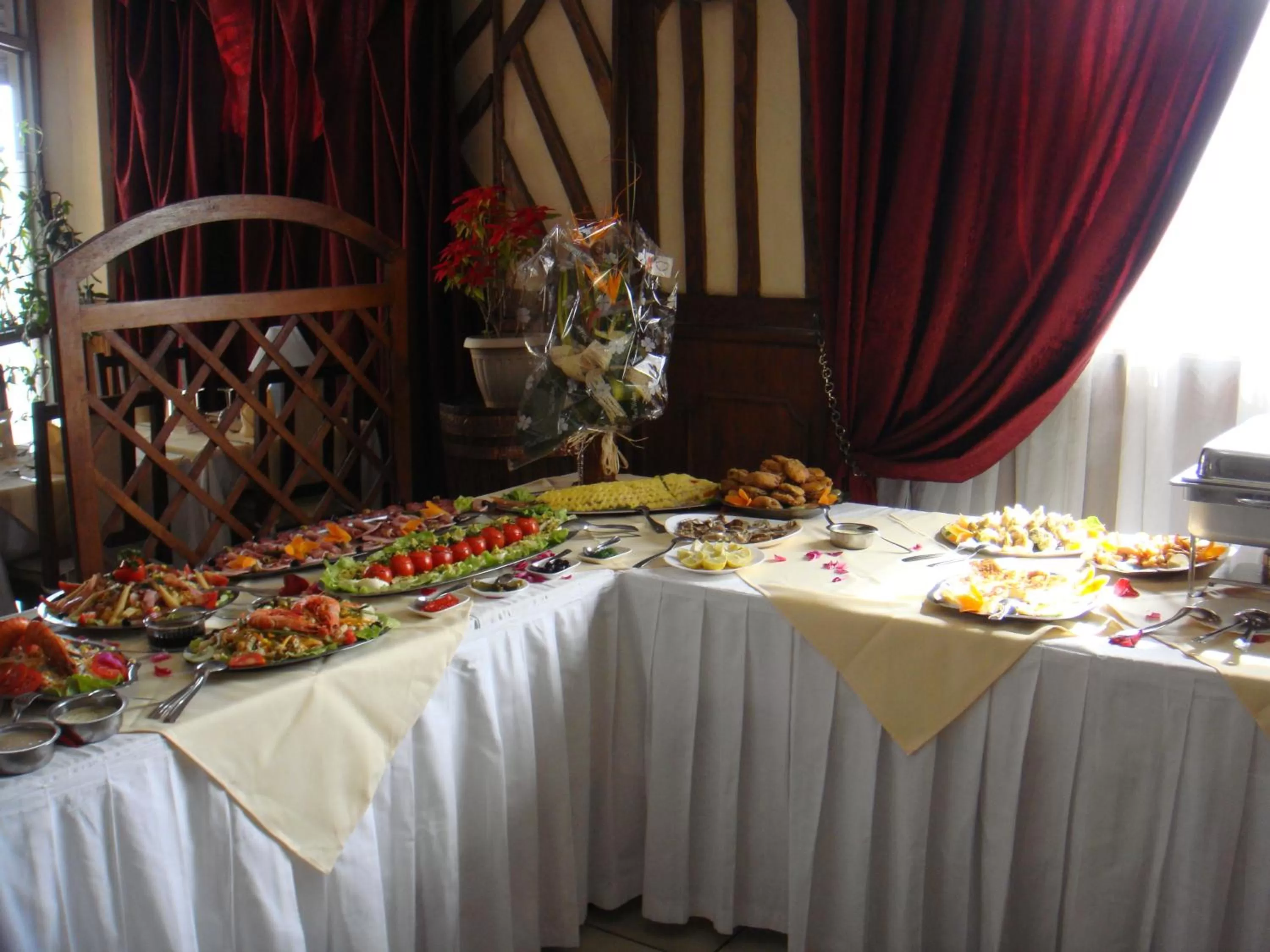 Food, Banquet Facilities in Hotel Le Relais Normand
