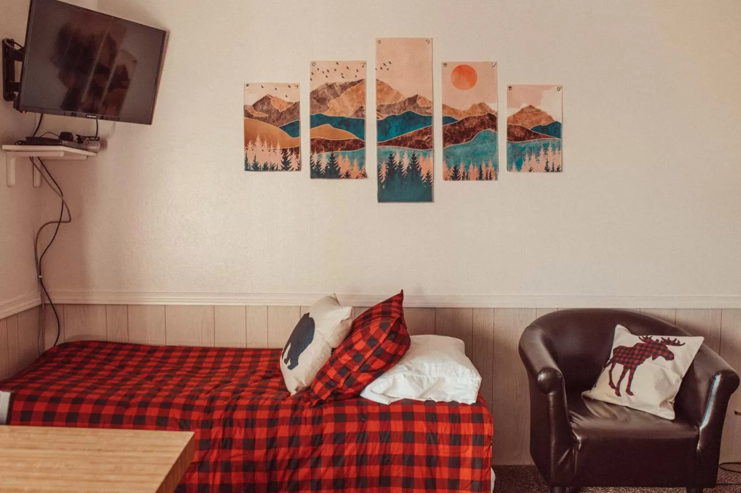 Bed in Pioneer Inn Downtown