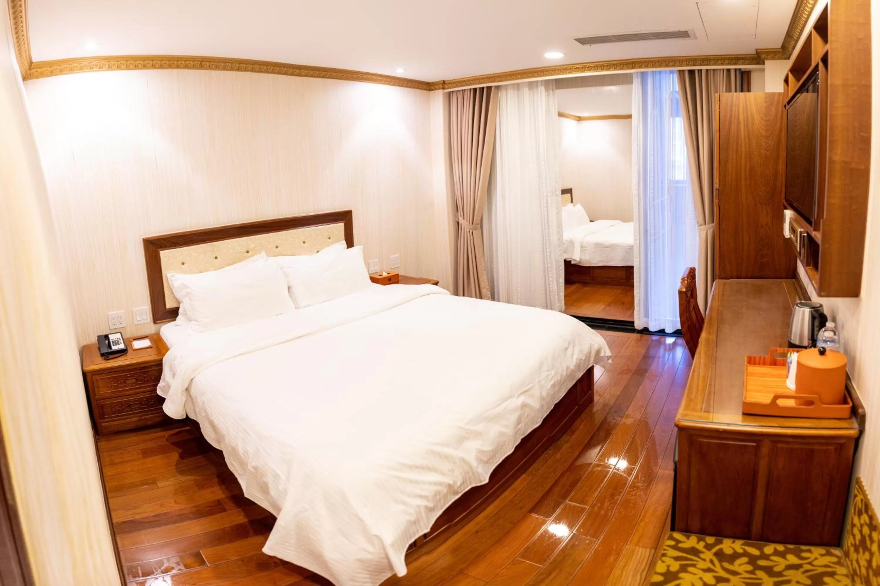 Bed in The Allen Hotel